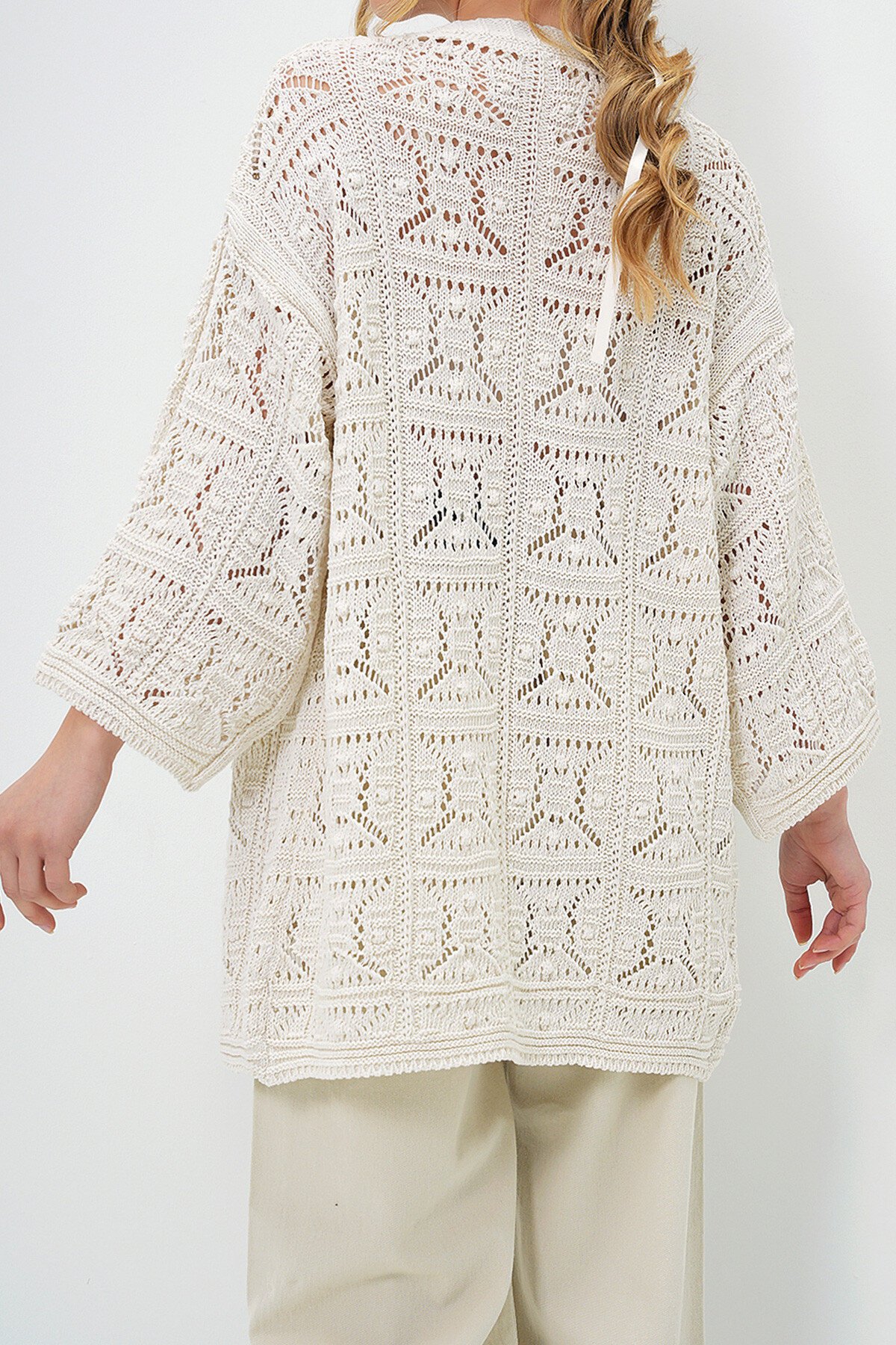 Krem Delik Ajurlu Motifli Hırka