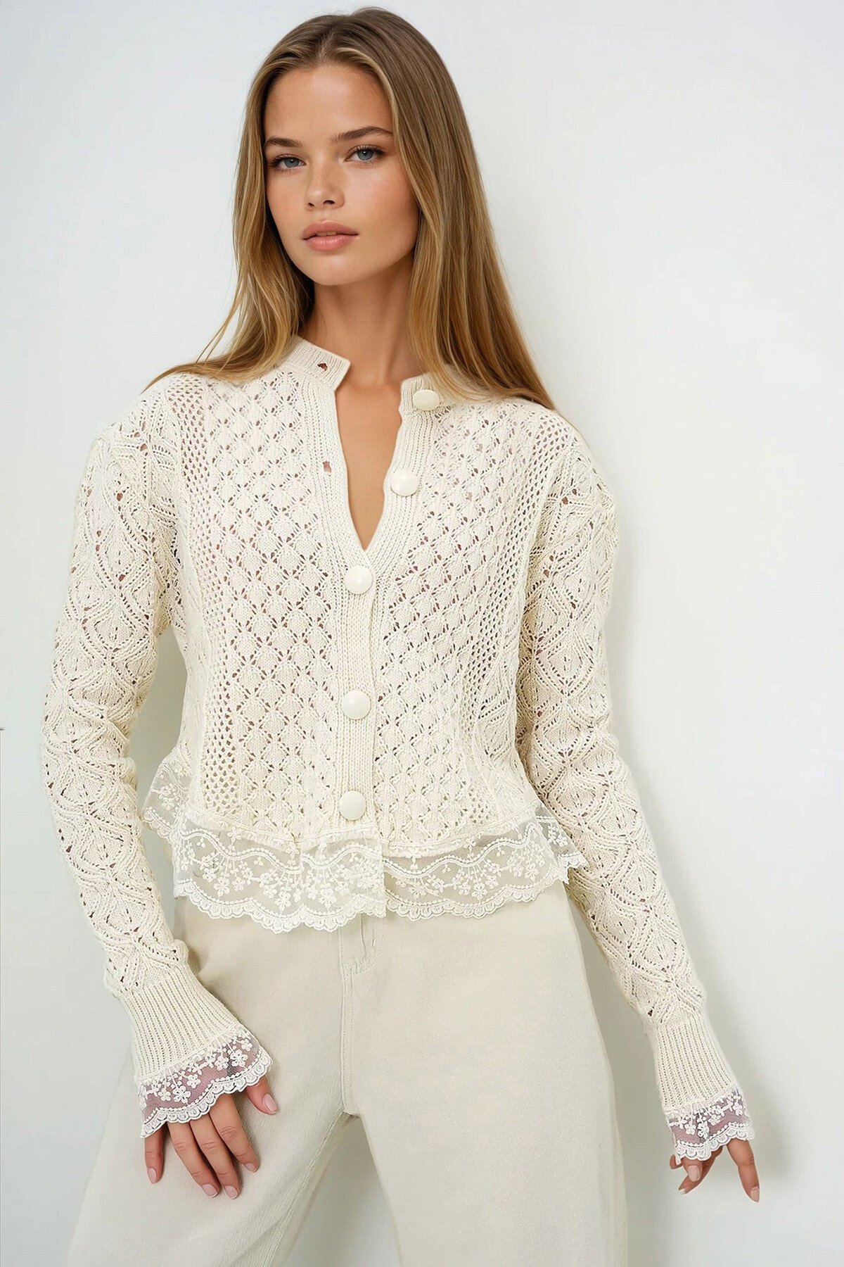 Krem Güpür Detaylı Ajurlu Triko Hırka