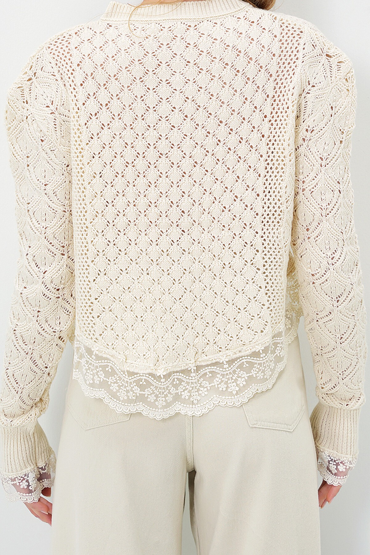 Krem Güpür Detaylı Ajurlu Triko Hırka