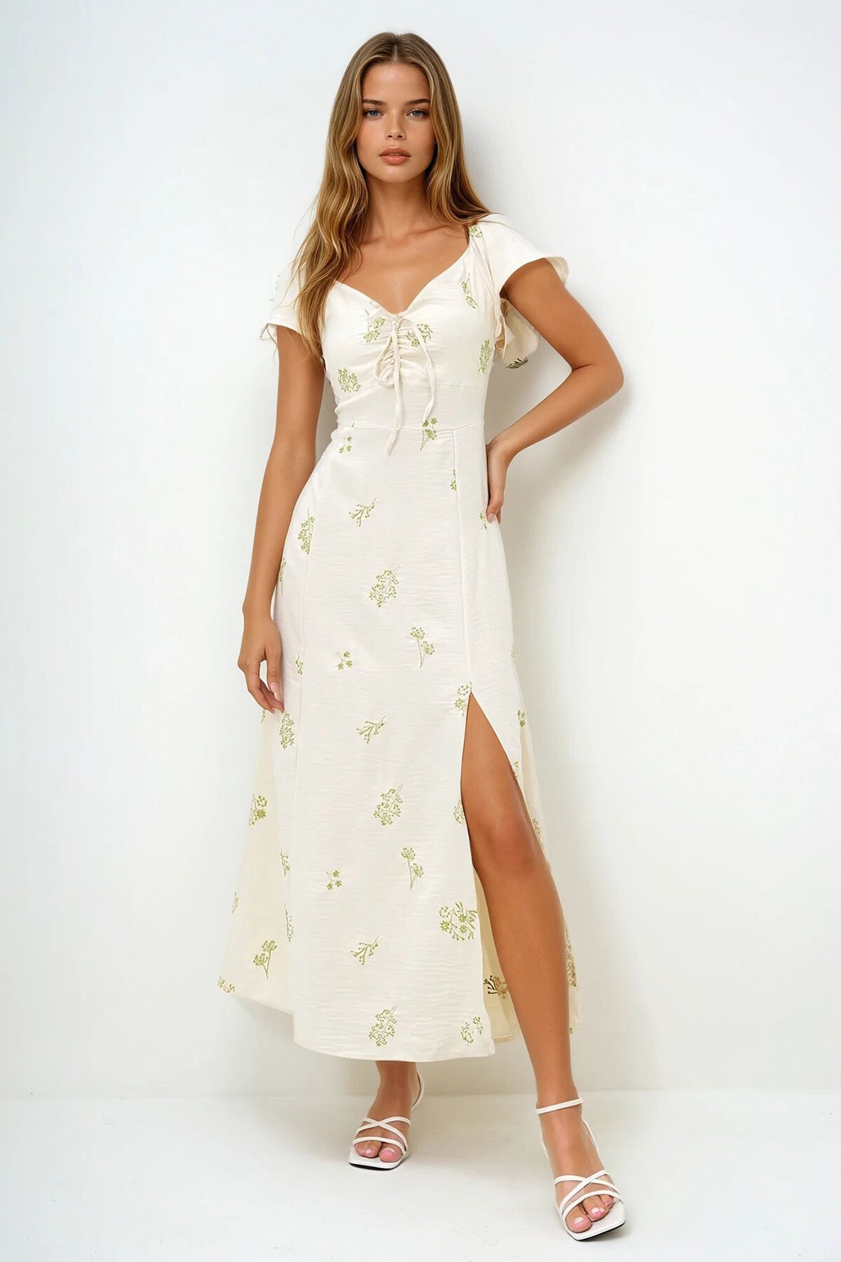 Krem Kalp Yaka Drape Ve Yırtmaç Detaylı Nakış İşlemeli Elbise