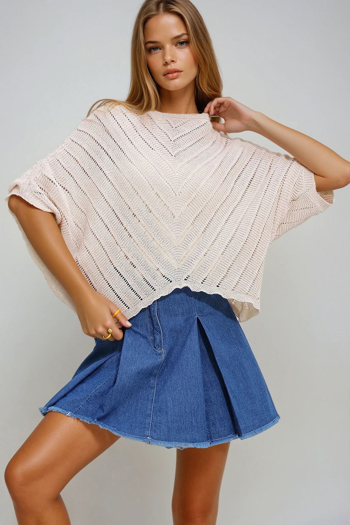 Krem Kayık Yaka Ajurlu Yarasa Kol Triko Bluz