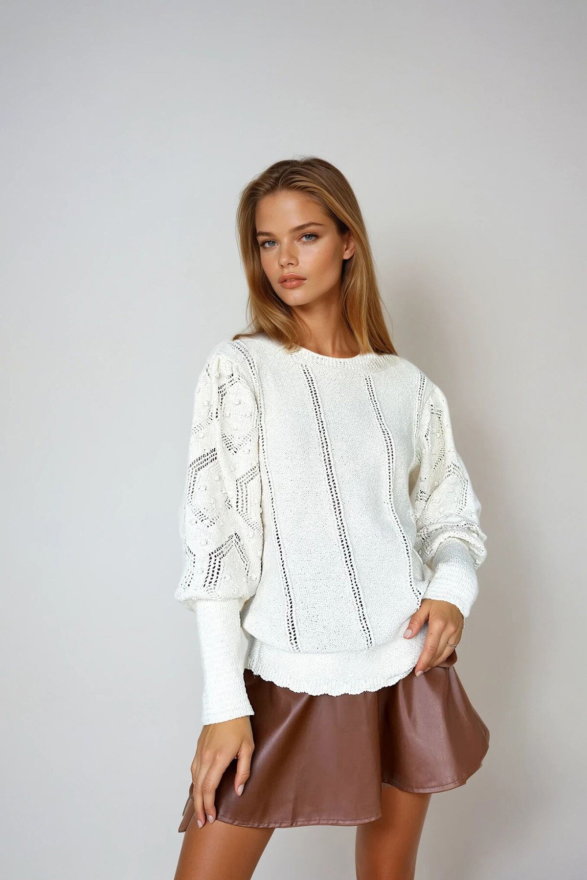 Krem Kayık Yaka Balon Kol Ajurlu Triko Kazak