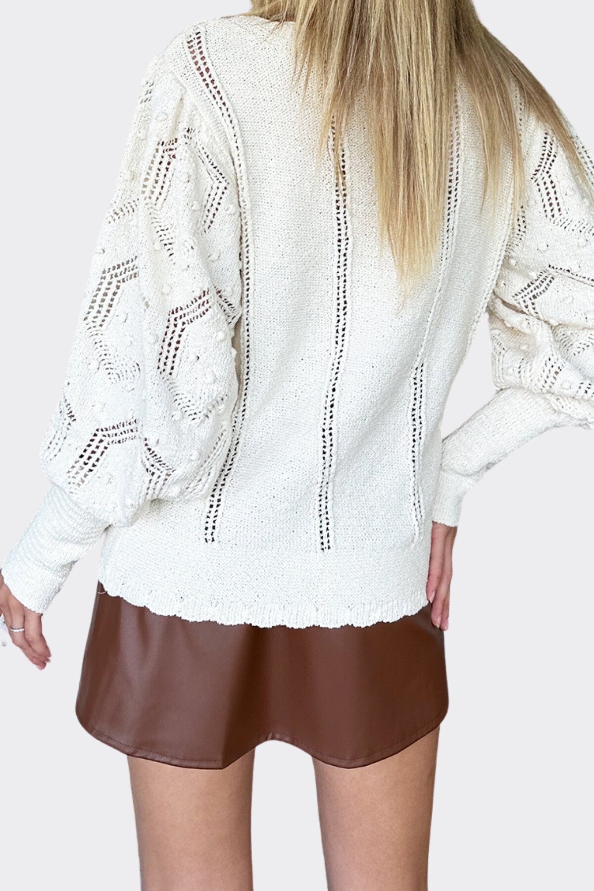 Krem Kayık Yaka Balon Kol Ajurlu Triko Kazak