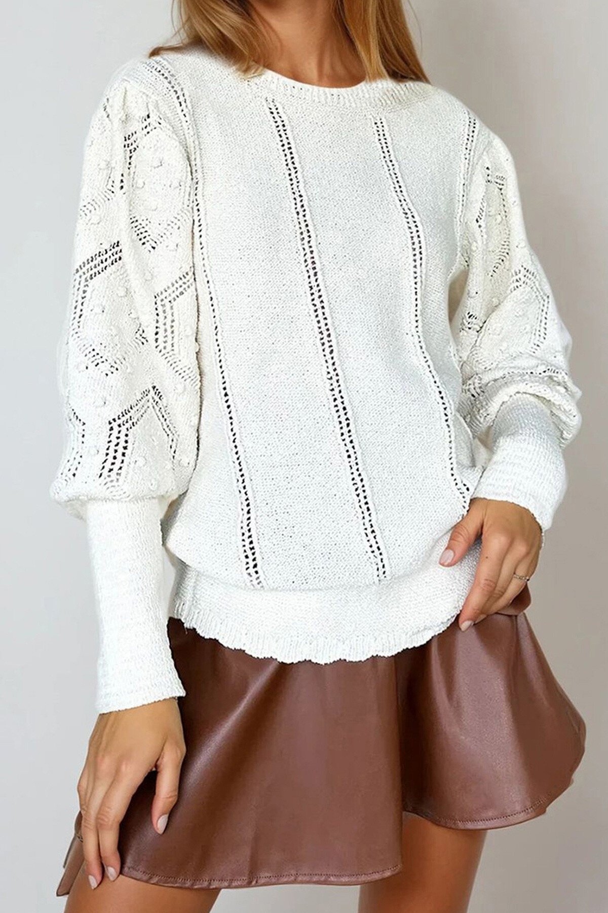 Krem Kayık Yaka Balon Kol Ajurlu Triko Kazak