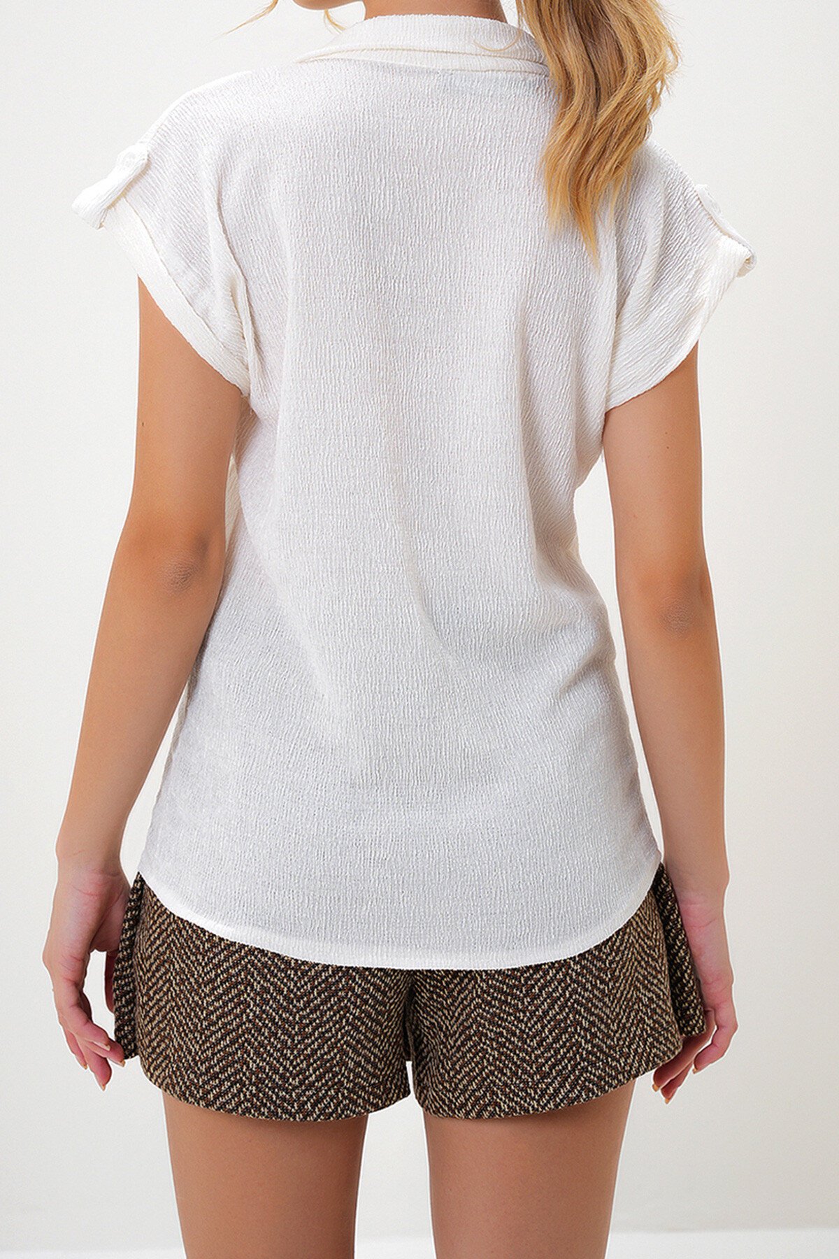 Krem Manşetli Duble Kısa Kollu Dokulu Gömlek