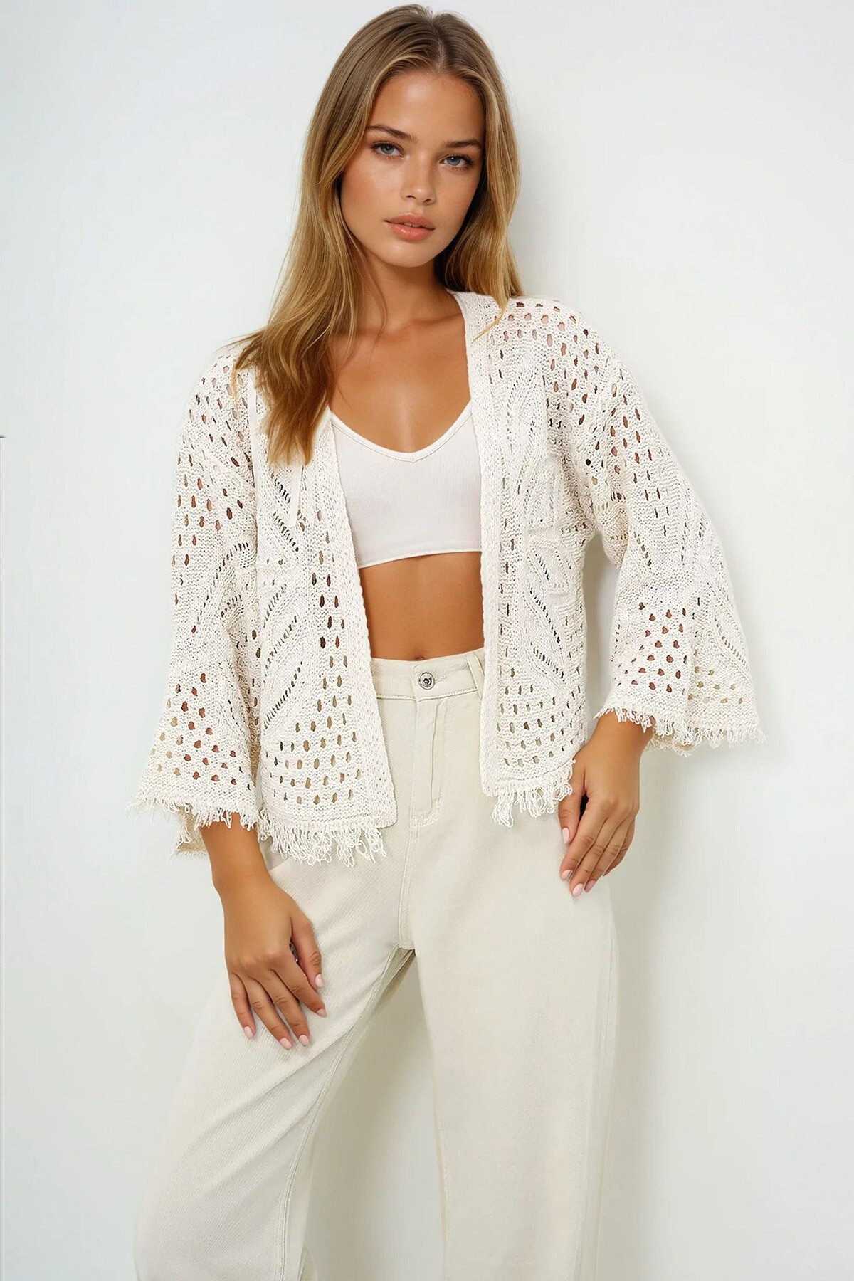 Krem Sırtı Kelebek Motifli Püsküllü Mevsimlik Hırka