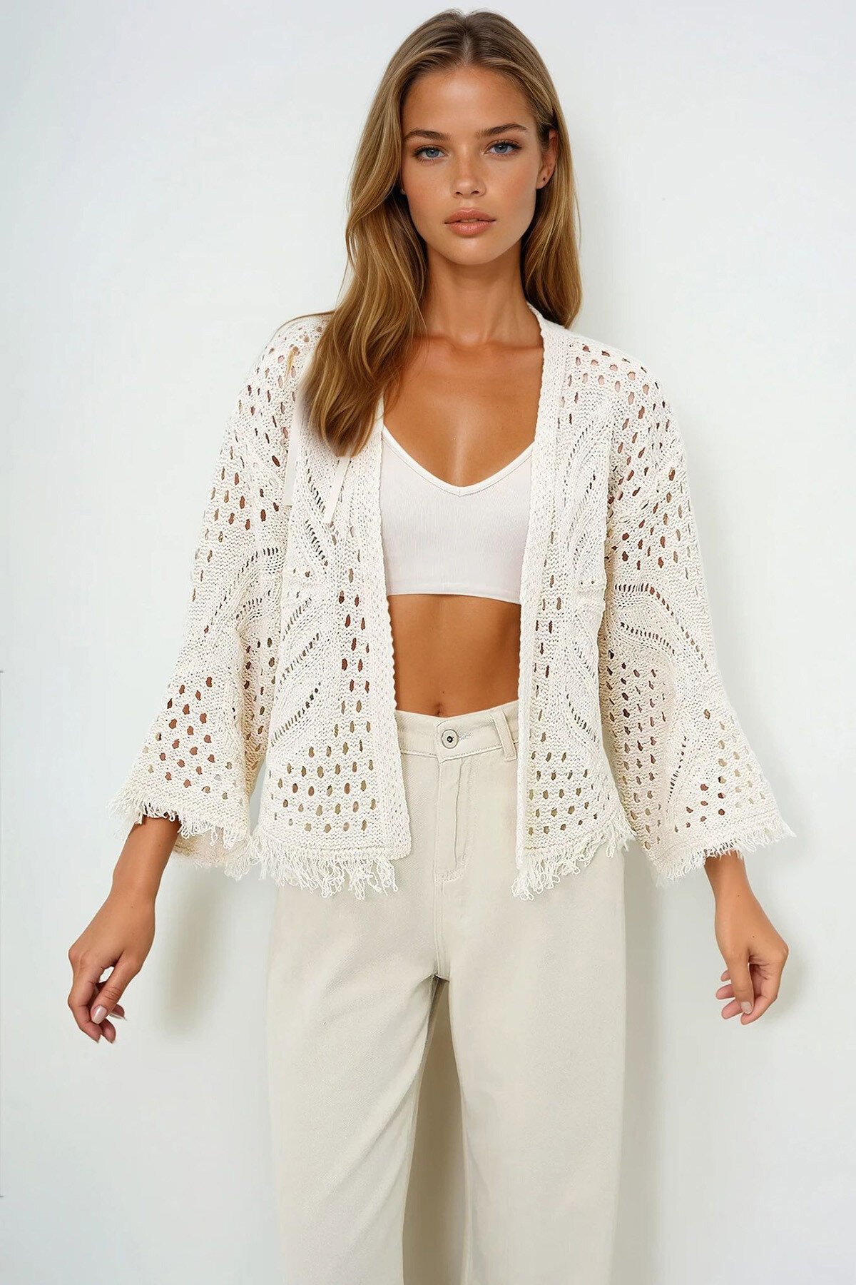 Krem Sırtı Kelebek Motifli Püsküllü Mevsimlik Hırka