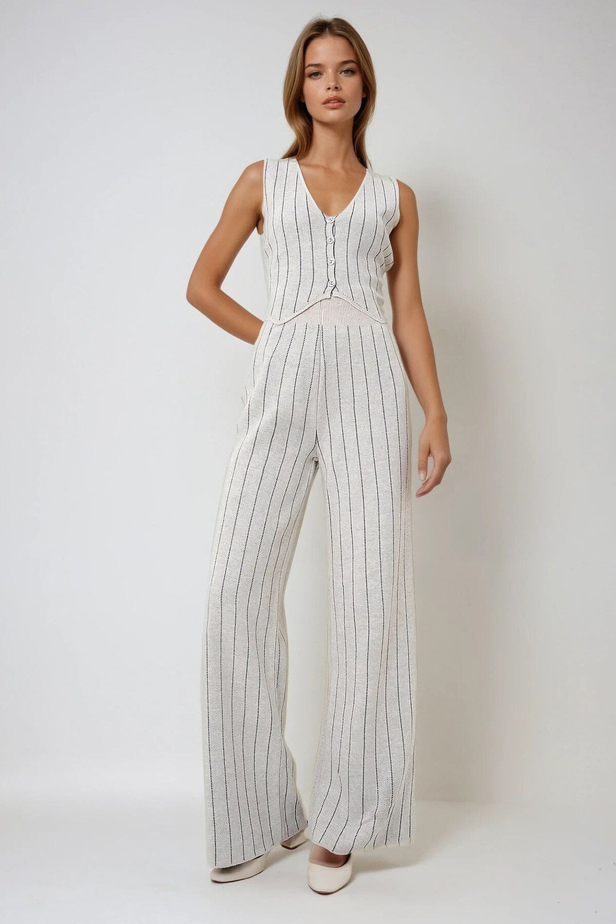 Krem V Yaka Çizgili Yelek Ve Elastik Bel Pantolonlu  Triko Takım