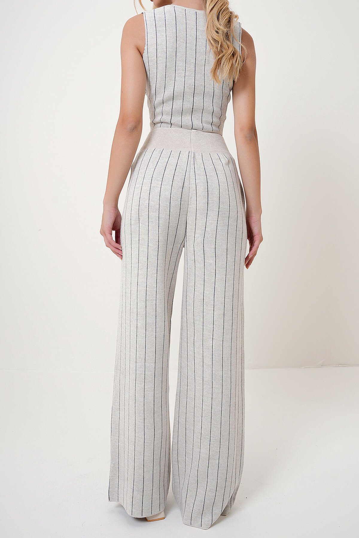 Krem V Yaka Çizgili Yelek Ve Elastik Bel Pantolonlu  Triko Takım