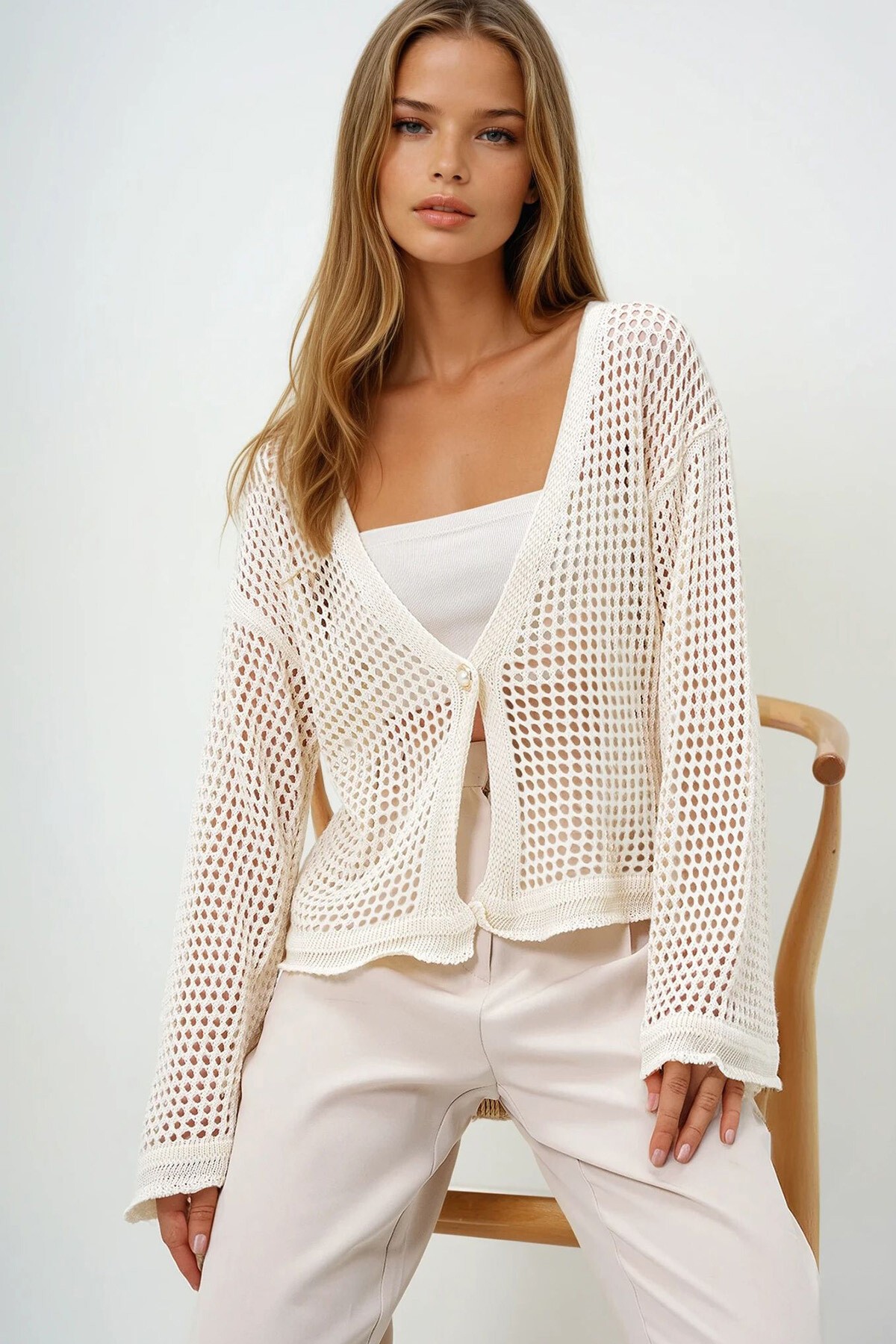 Krem V Yaka İnci Düğmeli Delik Ajurlu Triko Hırka