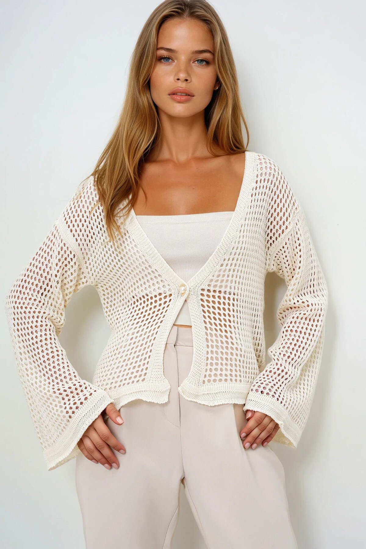 Krem V Yaka İnci Düğmeli Delik Ajurlu Triko Hırka