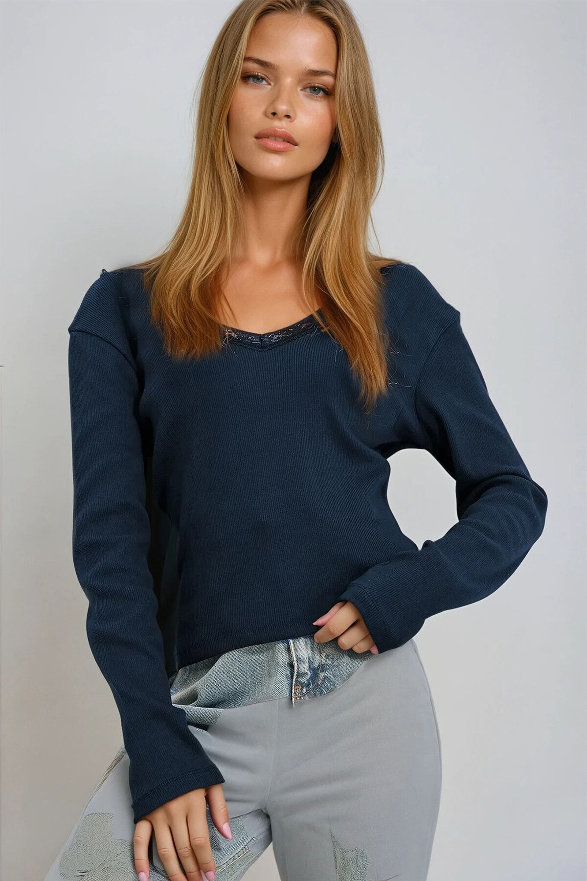 Lacivert Arka Ön V Yaka Dantel Detaylı Bluz