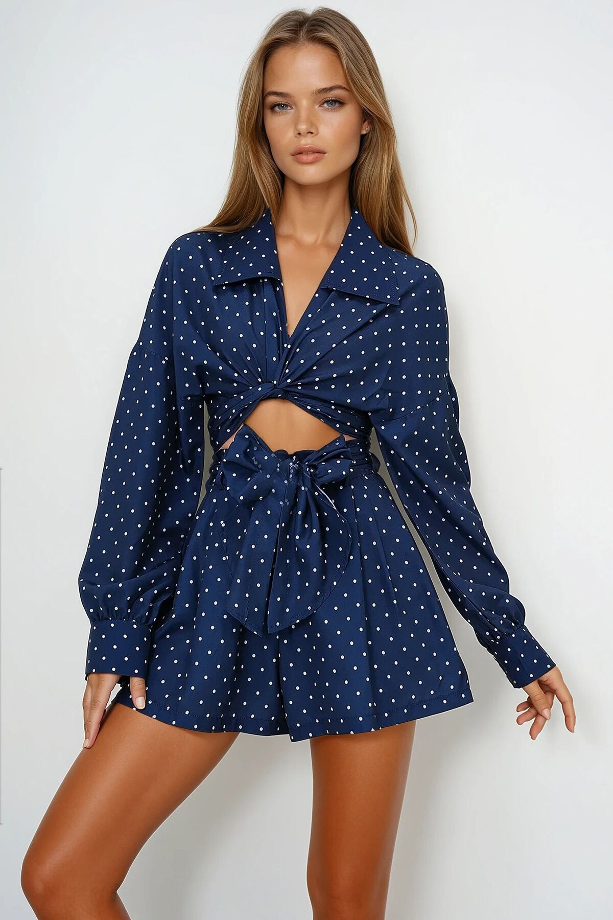 Lacivert Beyaz Gömlek Yaka Bağlama Detaylı Dokuma  Kruvaze Bluz Ve Çift Cepli Şort Takım