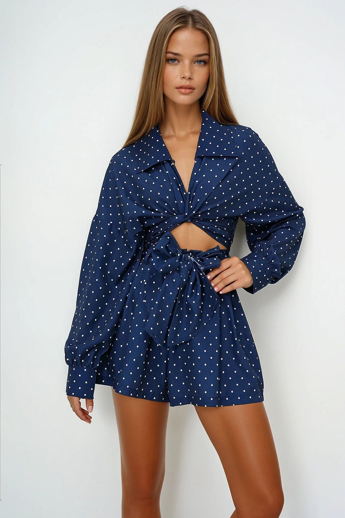 Lacivert Beyaz Gömlek Yaka Bağlama Detaylı Dokuma  Kruvaze Bluz Ve Çift Cepli Şort Takım