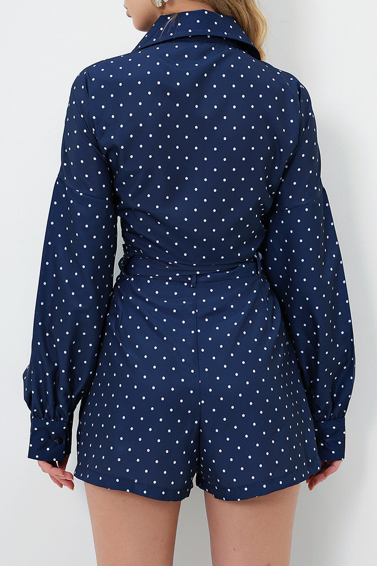 Lacivert Beyaz Gömlek Yaka Bağlama Detaylı Dokuma  Kruvaze Bluz Ve Çift Cepli Şort Takım