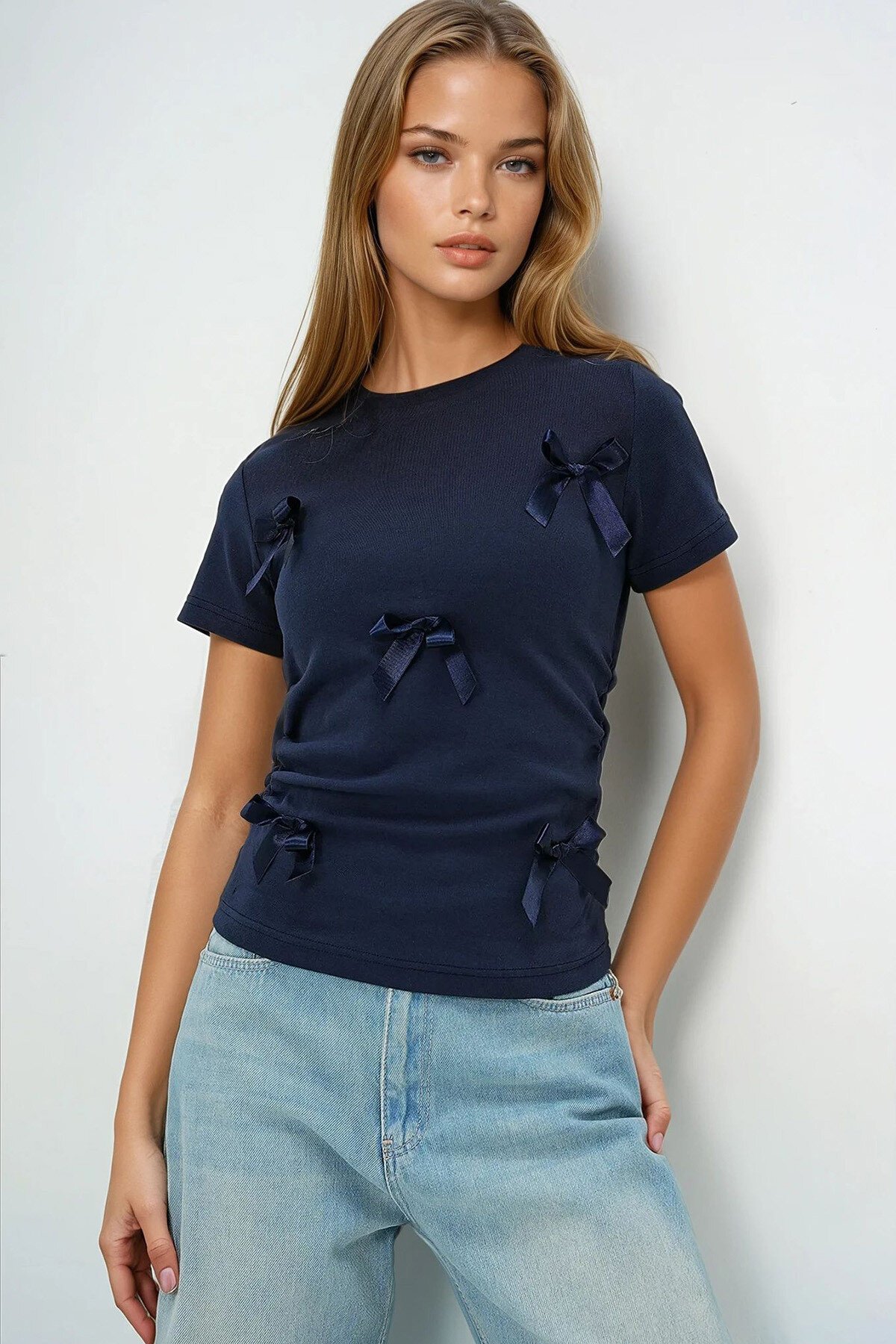 Lacivert Bisiklet Yaka Fiyonk İşlemeli Drapeli Bluz