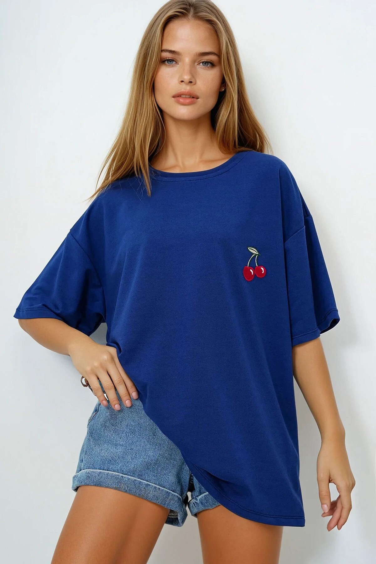 Lacivert Bisiklet Yaka Kiraz Nakışlı İki İplik Oversize T Shırt