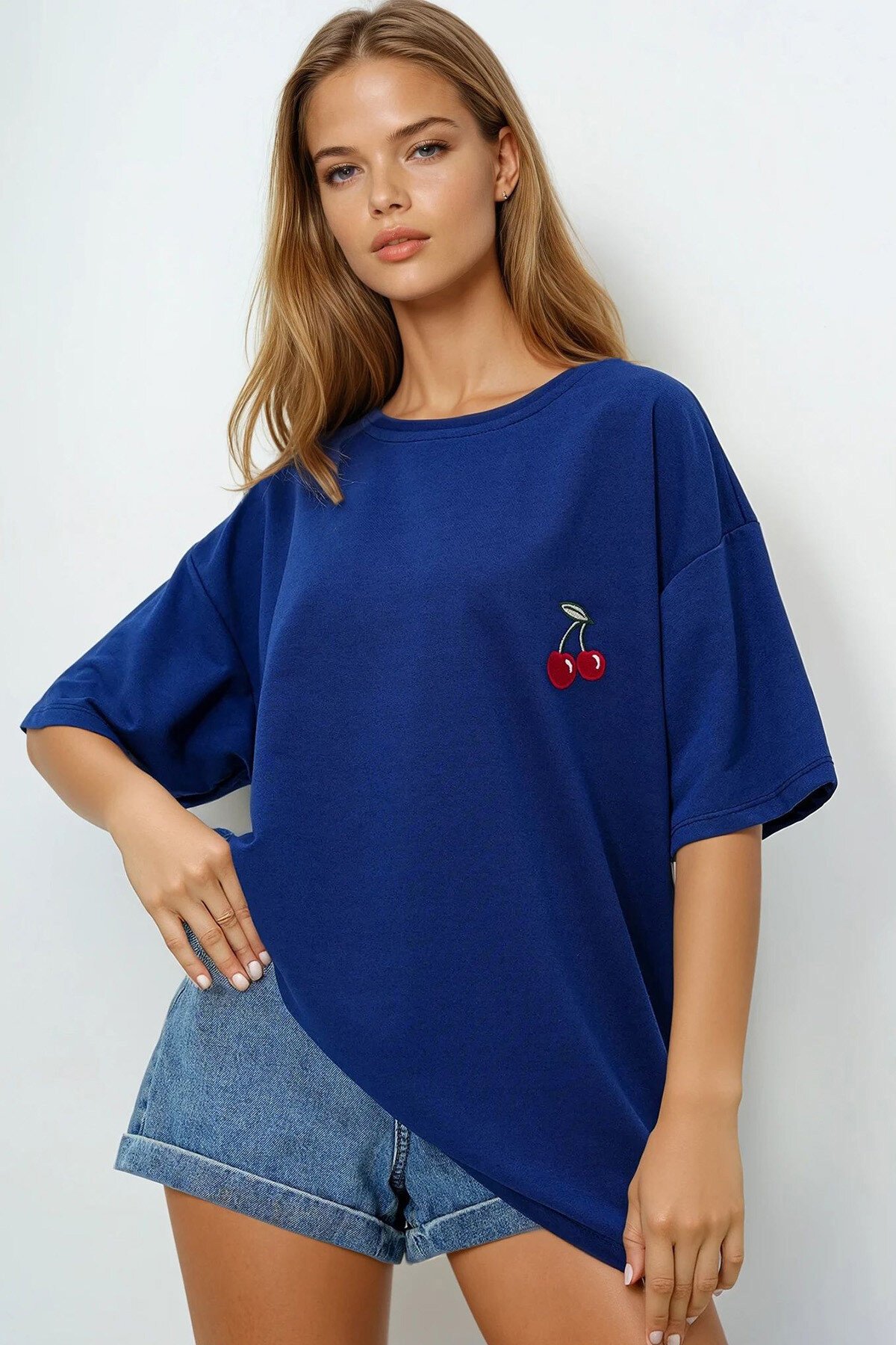 Lacivert Bisiklet Yaka Kiraz Nakışlı İki İplik Oversize T Shırt