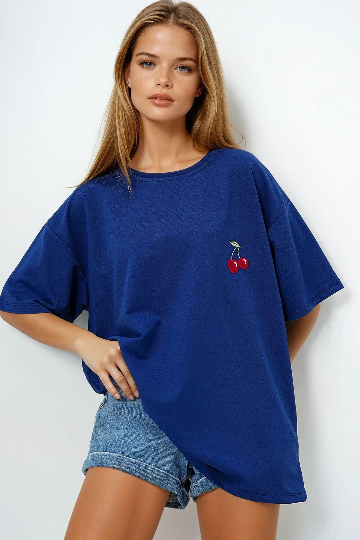 Lacivert Bisiklet Yaka Kiraz Nakışlı İki İplik Oversize T Shırt