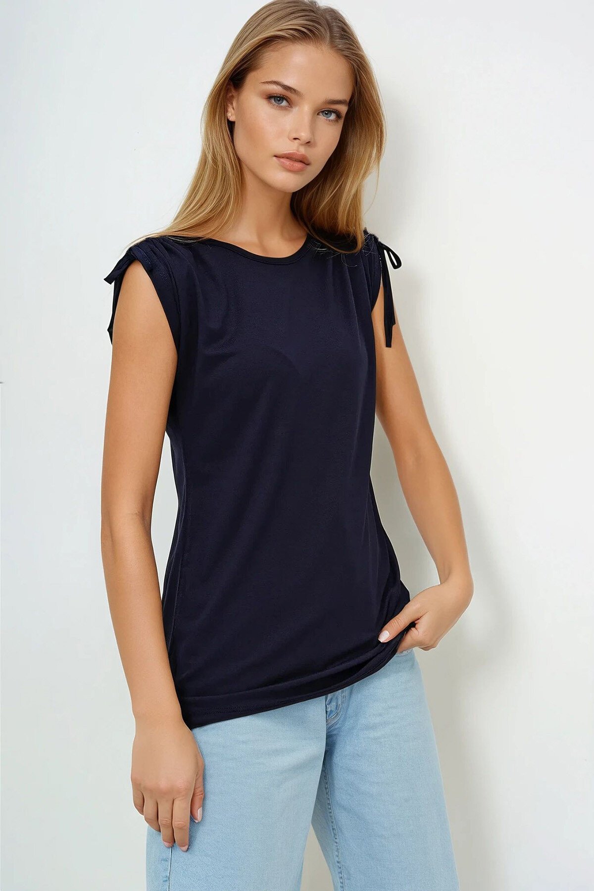 Lacivert Bisiklet Yaka Sıfır Kol Omuzları Büzgülü T Shırt