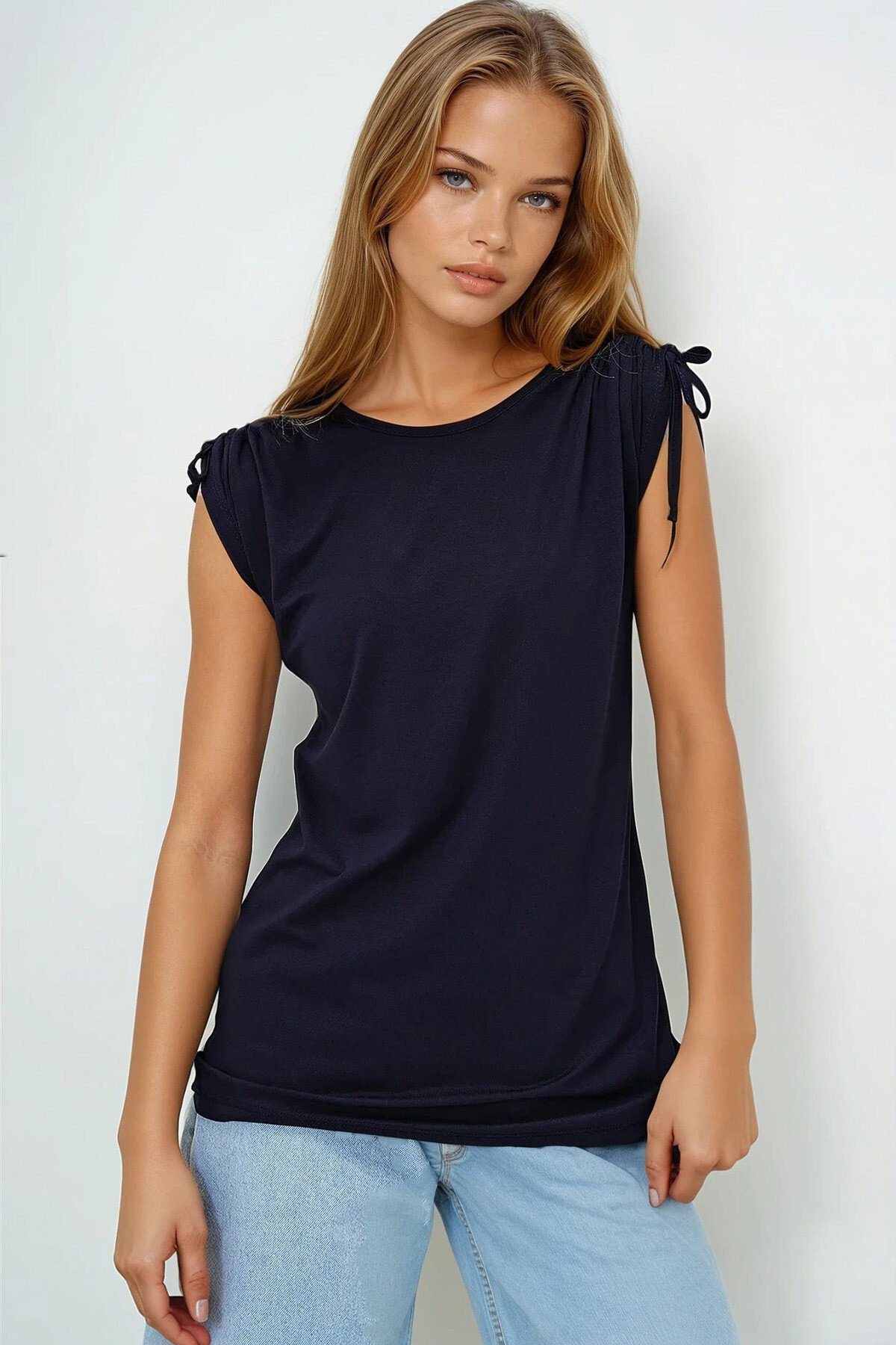 Lacivert Bisiklet Yaka Sıfır Kol Omuzları Büzgülü T Shırt