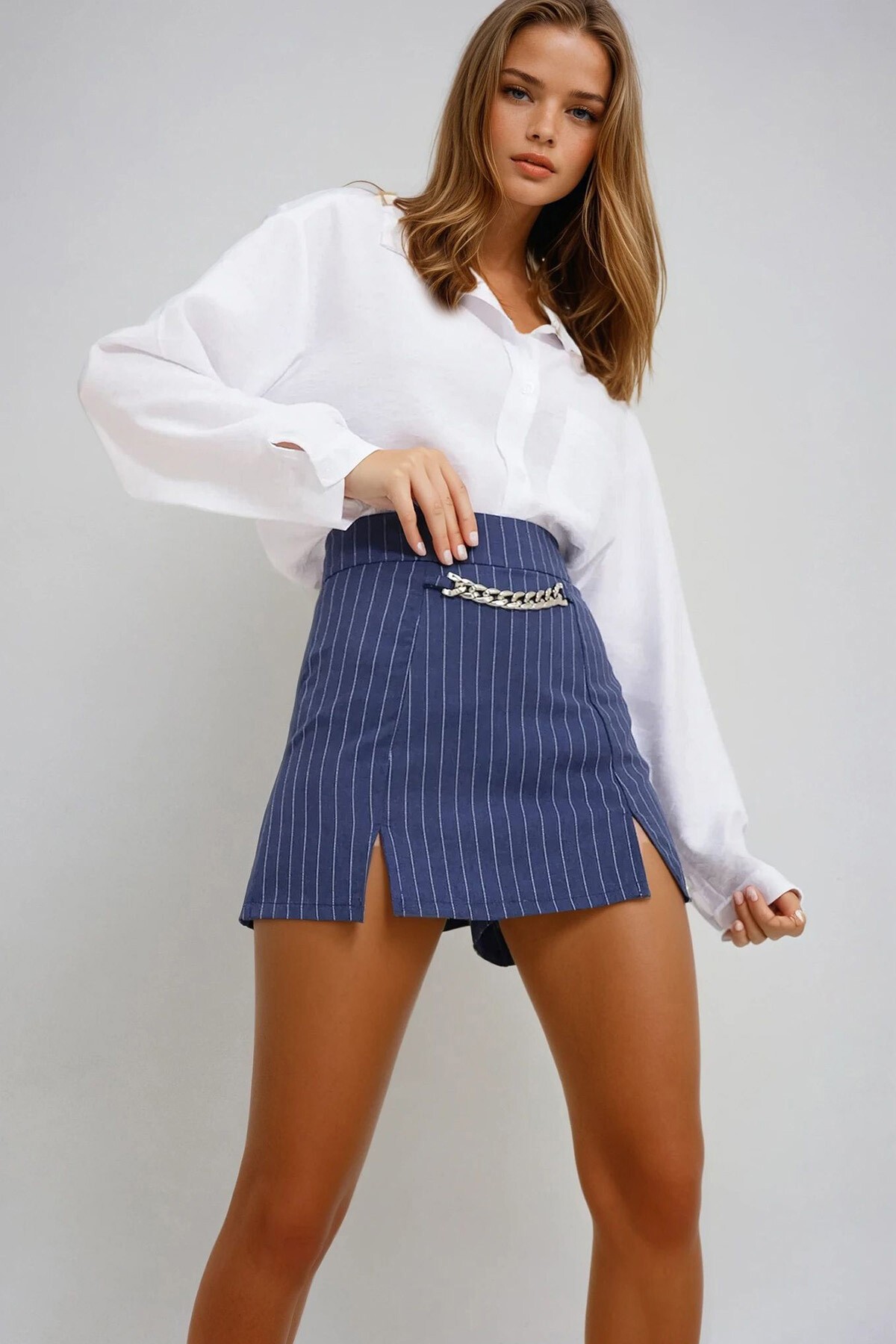 Lacivert Çift Yırtmaçlı Beli Zincir Detaylı Fermuarlı Şort Etek