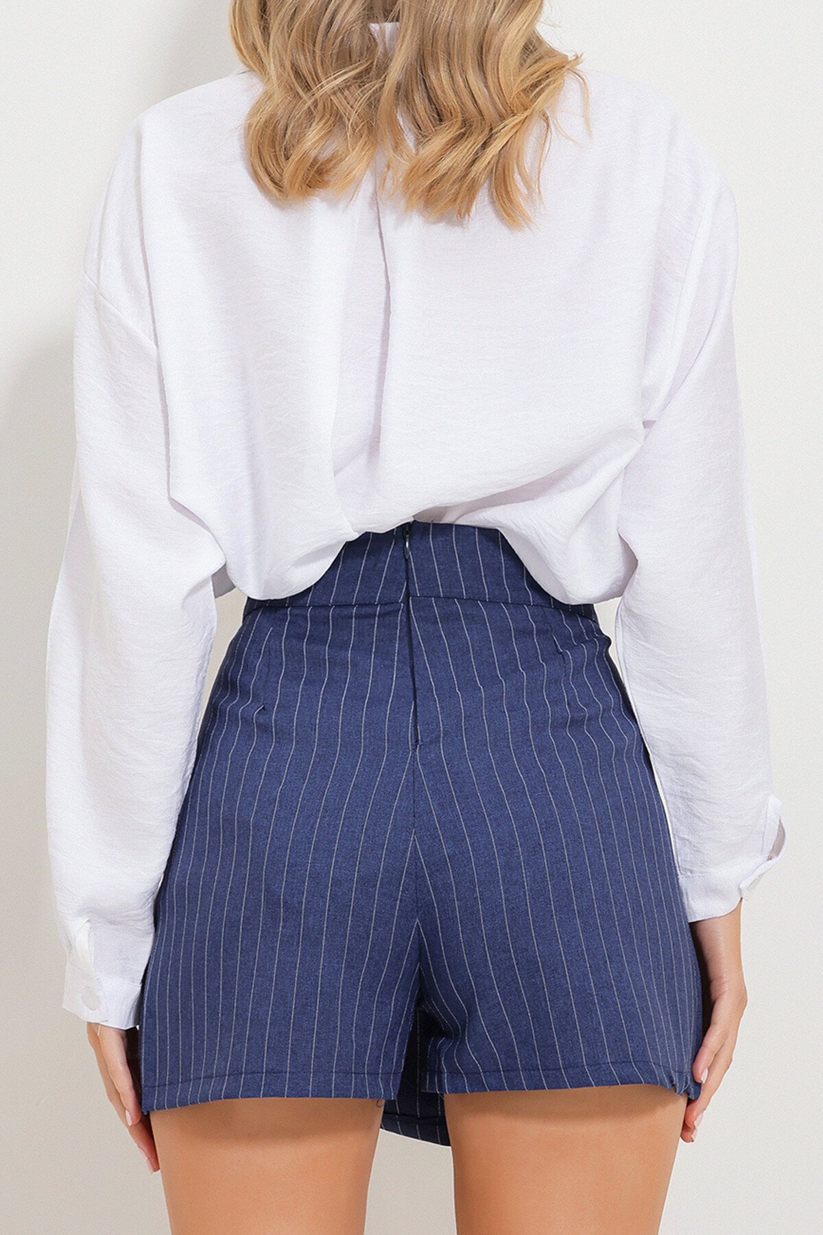 Lacivert Çift Yırtmaçlı Beli Zincir Detaylı Fermuarlı Şort Etek