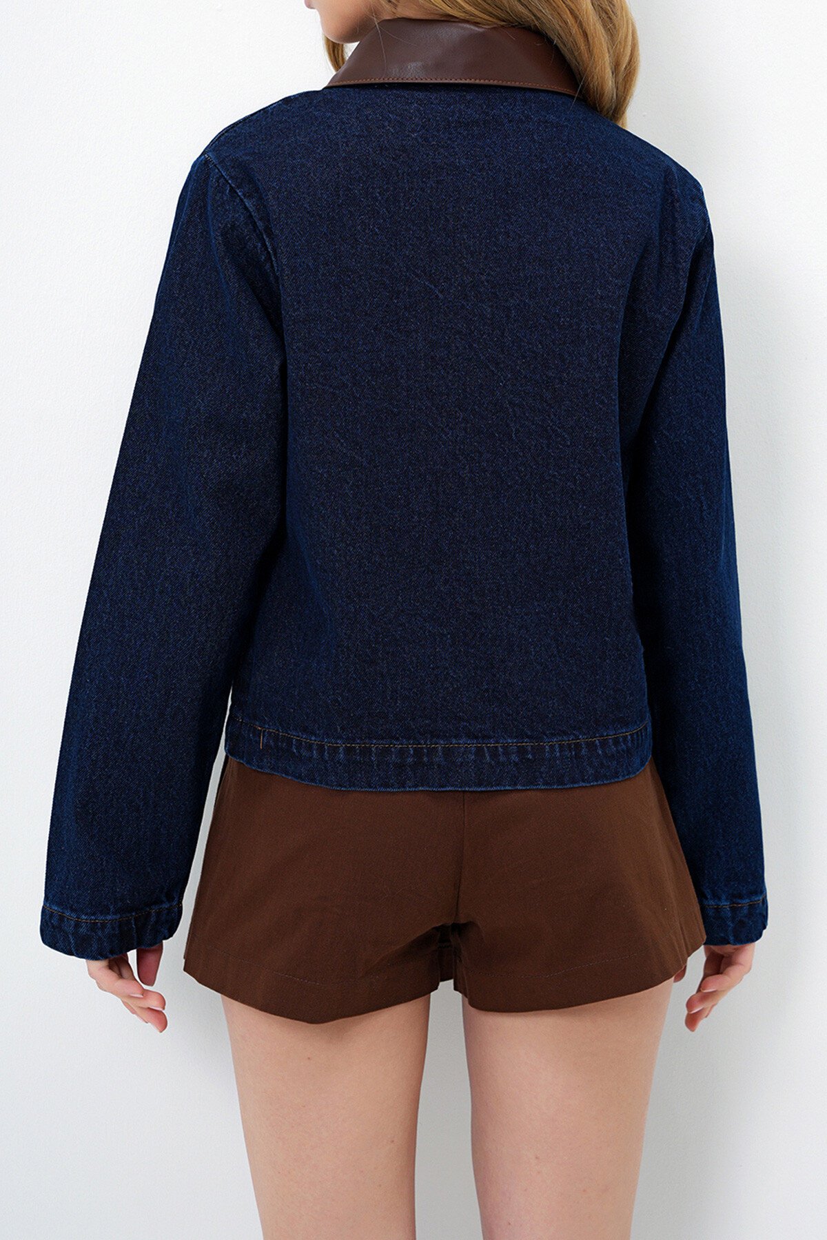 Lacivert Deri Detaylı Crop Jean Ceket