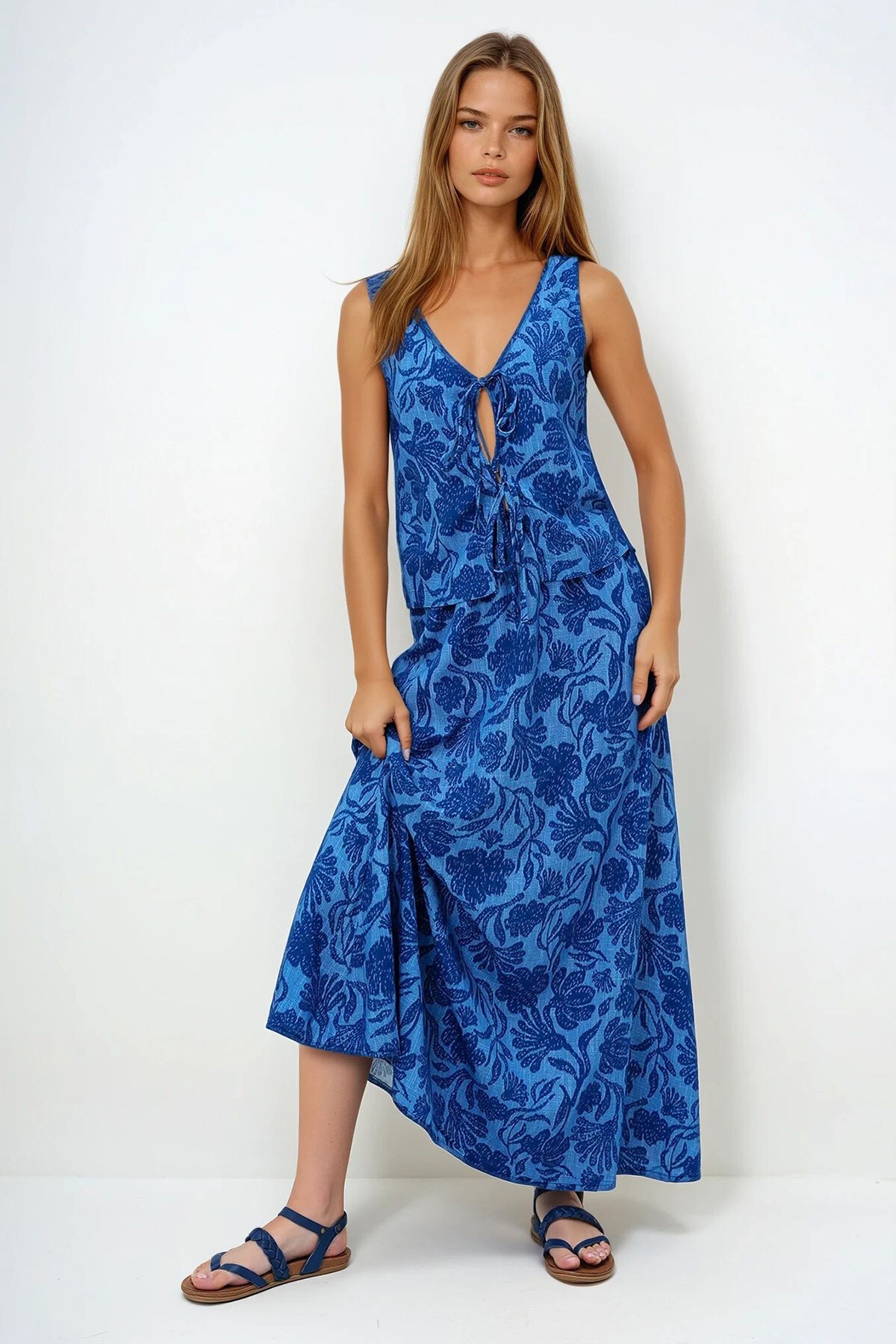 Lacivert Dokuma Kumaş Önü Bağlama Detaylı Yelek Ve Etek Takım