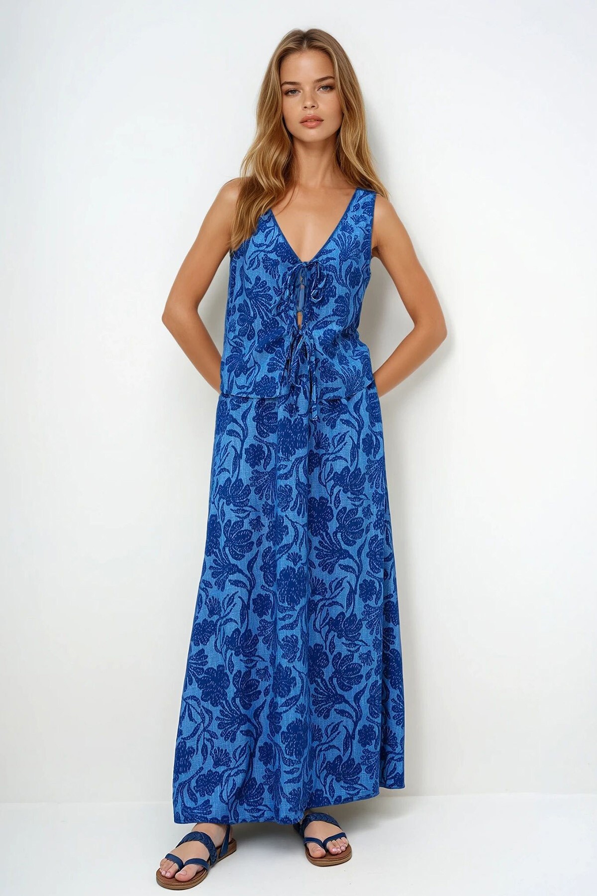 Lacivert Dokuma Kumaş Önü Bağlama Detaylı Yelek Ve Etek Takım