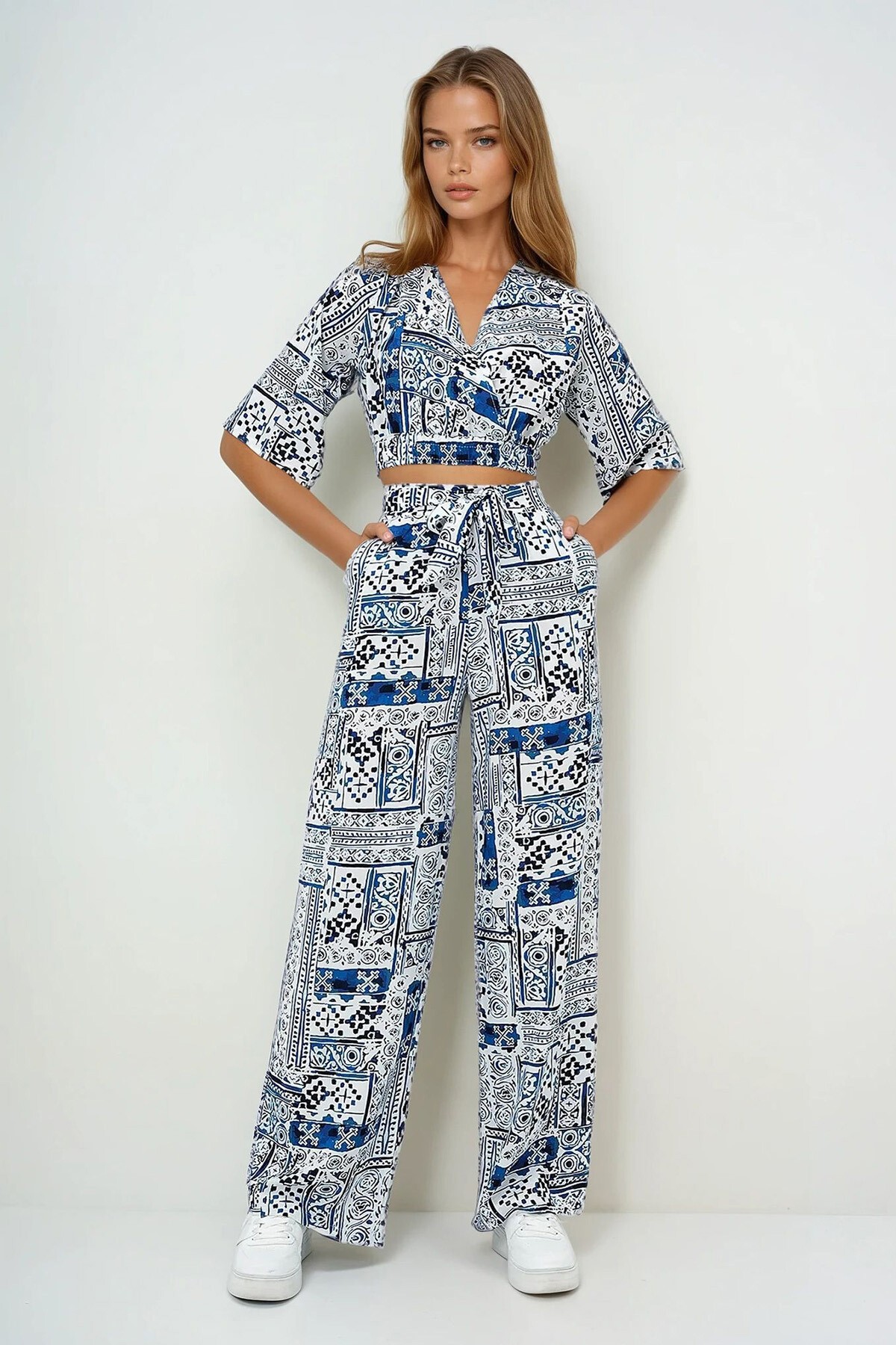 Lacivert Etnik Desenli Kruvaze Yaka Dokuma Crop Bluz Ve Çift Cepli Pantolon Takım