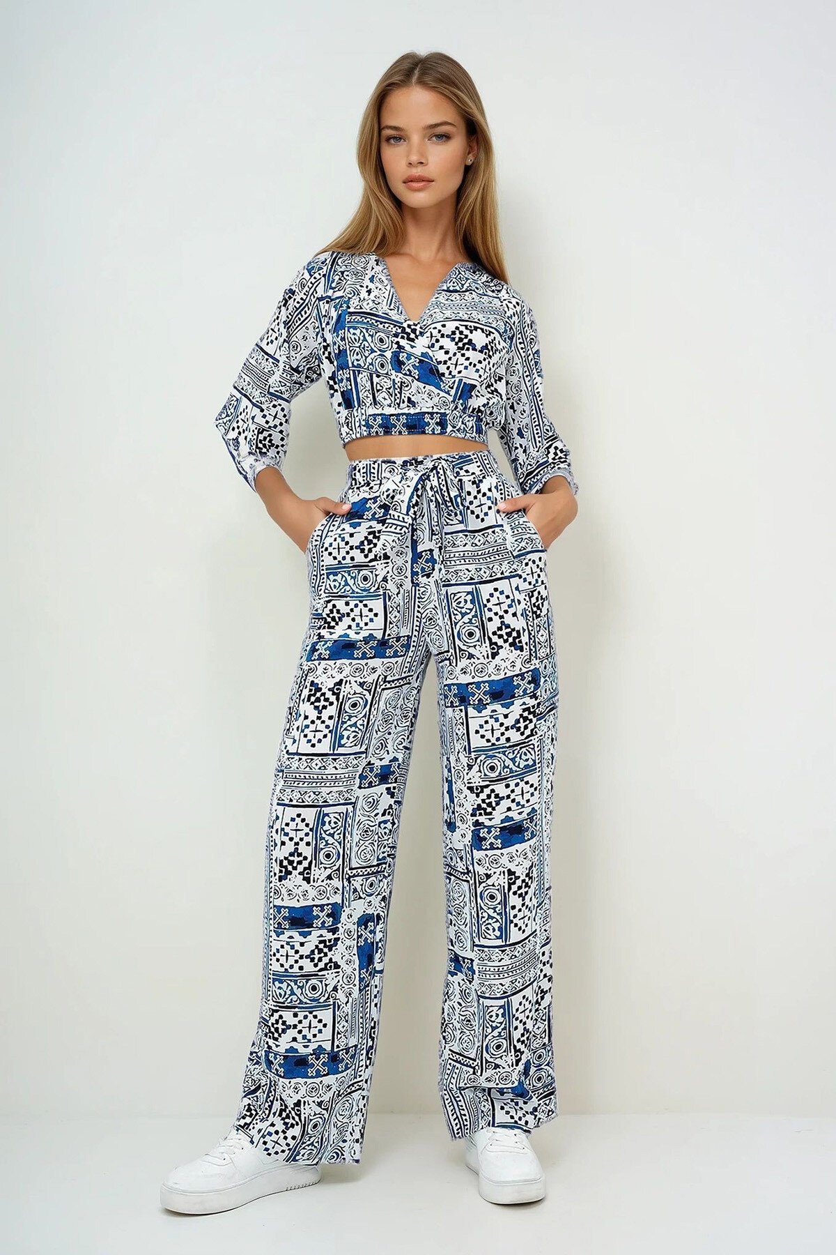 Lacivert Etnik Desenli Kruvaze Yaka Dokuma Crop Bluz Ve Çift Cepli Pantolon Takım