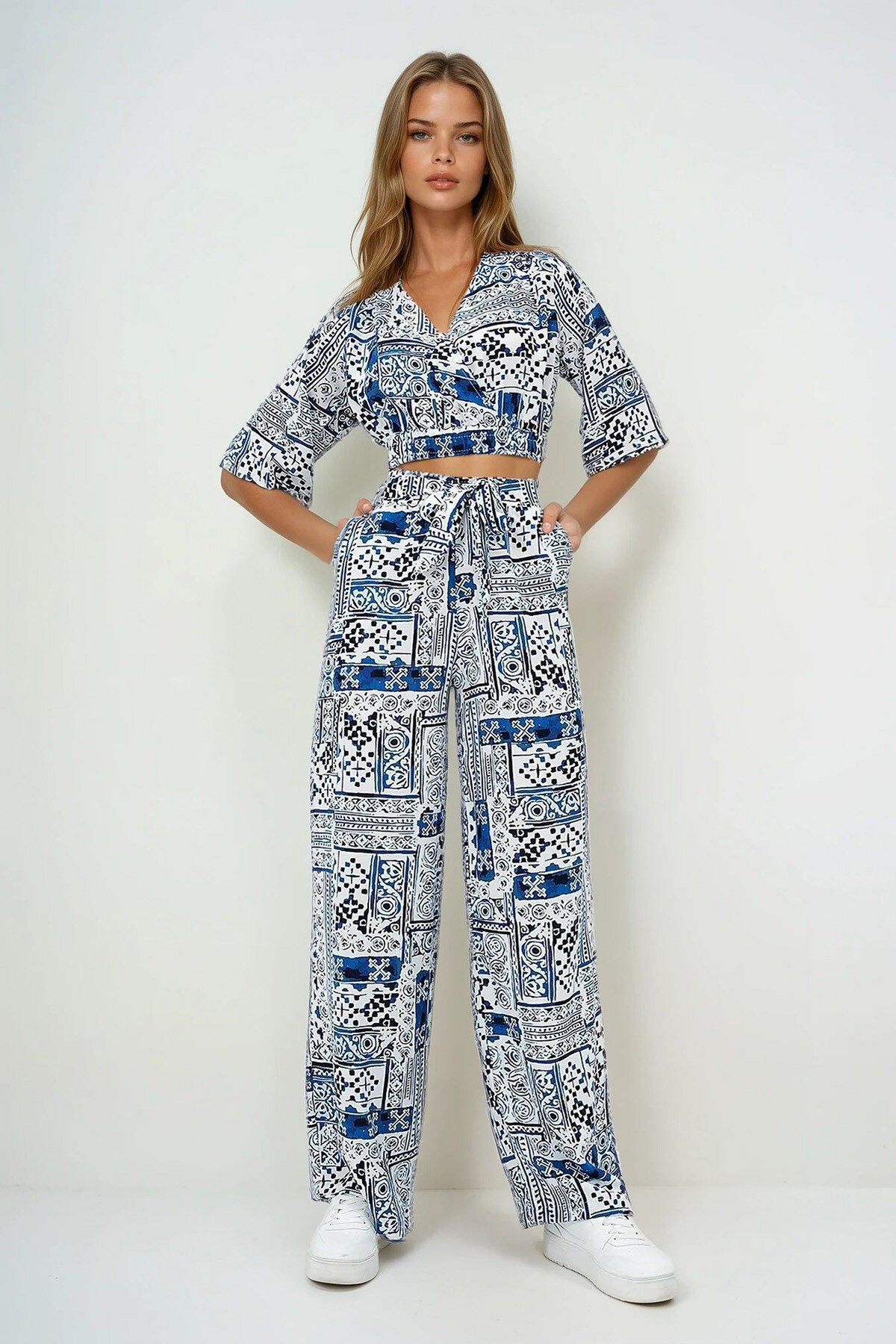 Lacivert Etnik Desenli Kruvaze Yaka Dokuma Crop Bluz Ve Çift Cepli Pantolon Takım