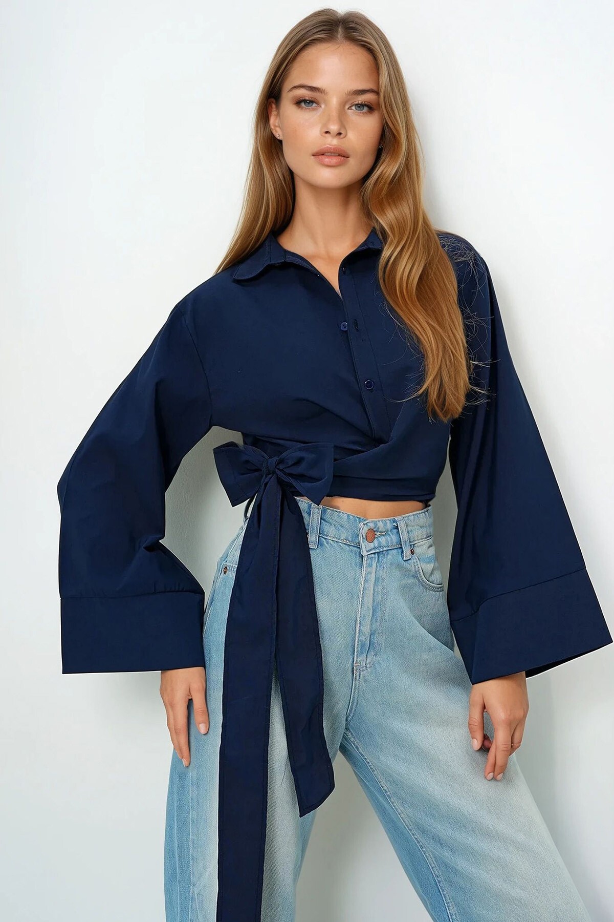 Lacivert Geniş Manşetli Kol Detaylı Önü Bağlamalı Poplin Gömlek