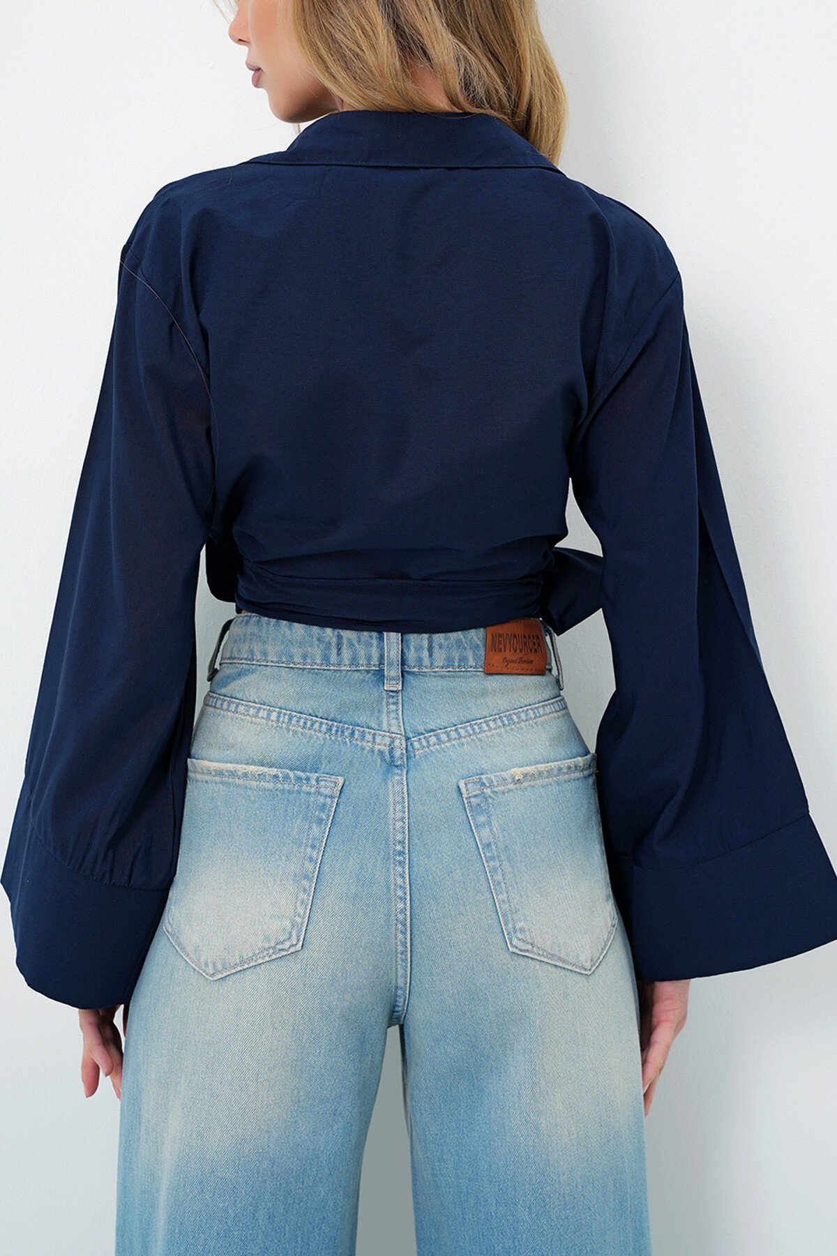 Lacivert Geniş Manşetli Kol Detaylı Önü Bağlamalı Poplin Gömlek