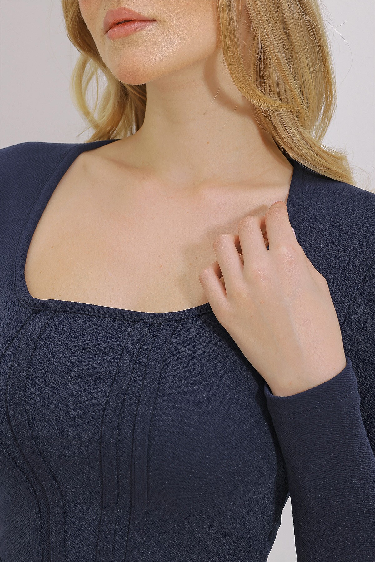 Lacivert Kare Yaka Önü Dikişli Crop Bluz