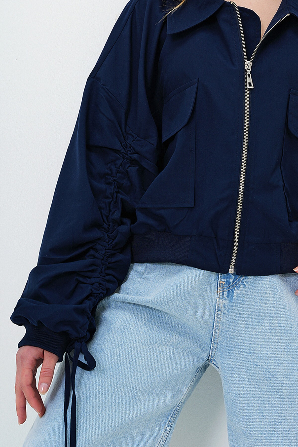 Lacivert Kolları Büzgü Detaylı İçi Astarlı Çift Cepli Mevsimlik Ceket