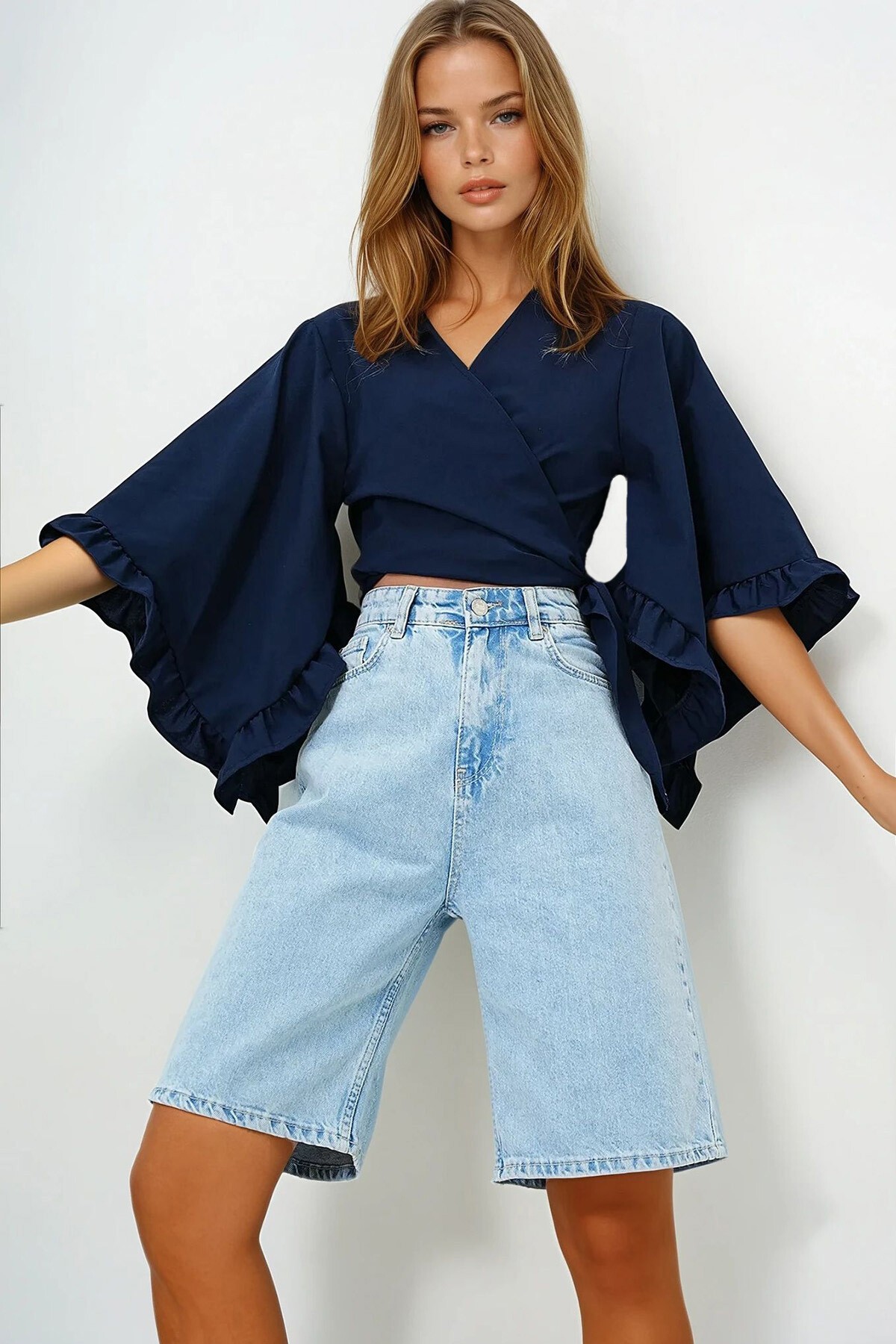 Lacivert Kolları Fırfırlı Poplin Crop Dokuma Bluz