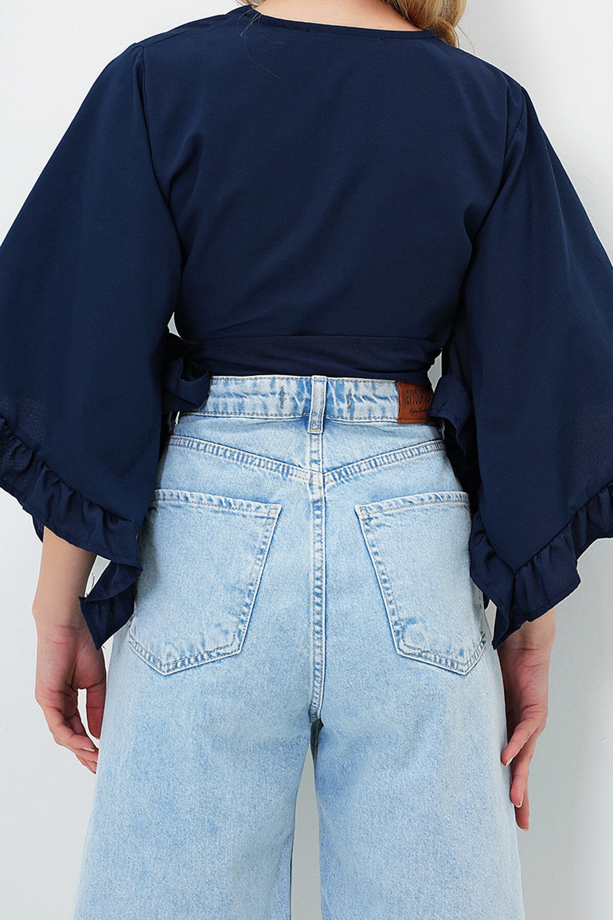 Lacivert Kolları Fırfırlı Poplin Crop Dokuma Bluz