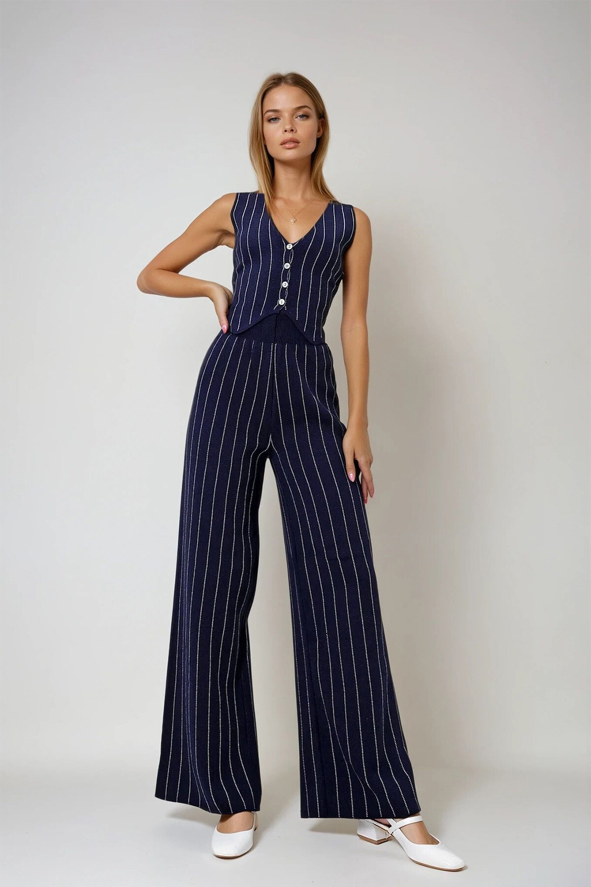 Lacivert V Yaka Çizgili Yelek Ve Elastik Bel Pantolonlu  Triko Takım