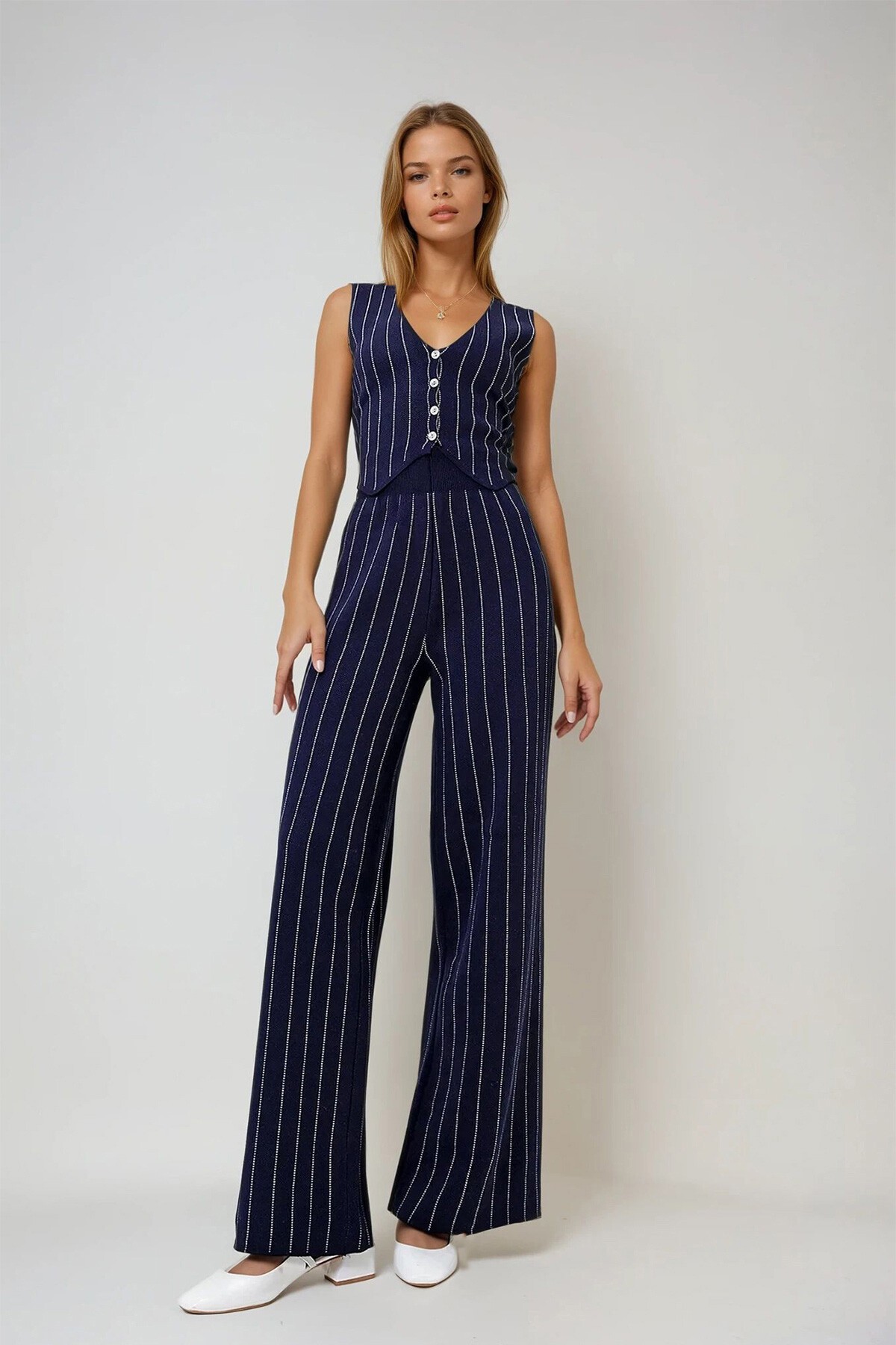 Lacivert V Yaka Çizgili Yelek Ve Elastik Bel Pantolonlu  Triko Takım