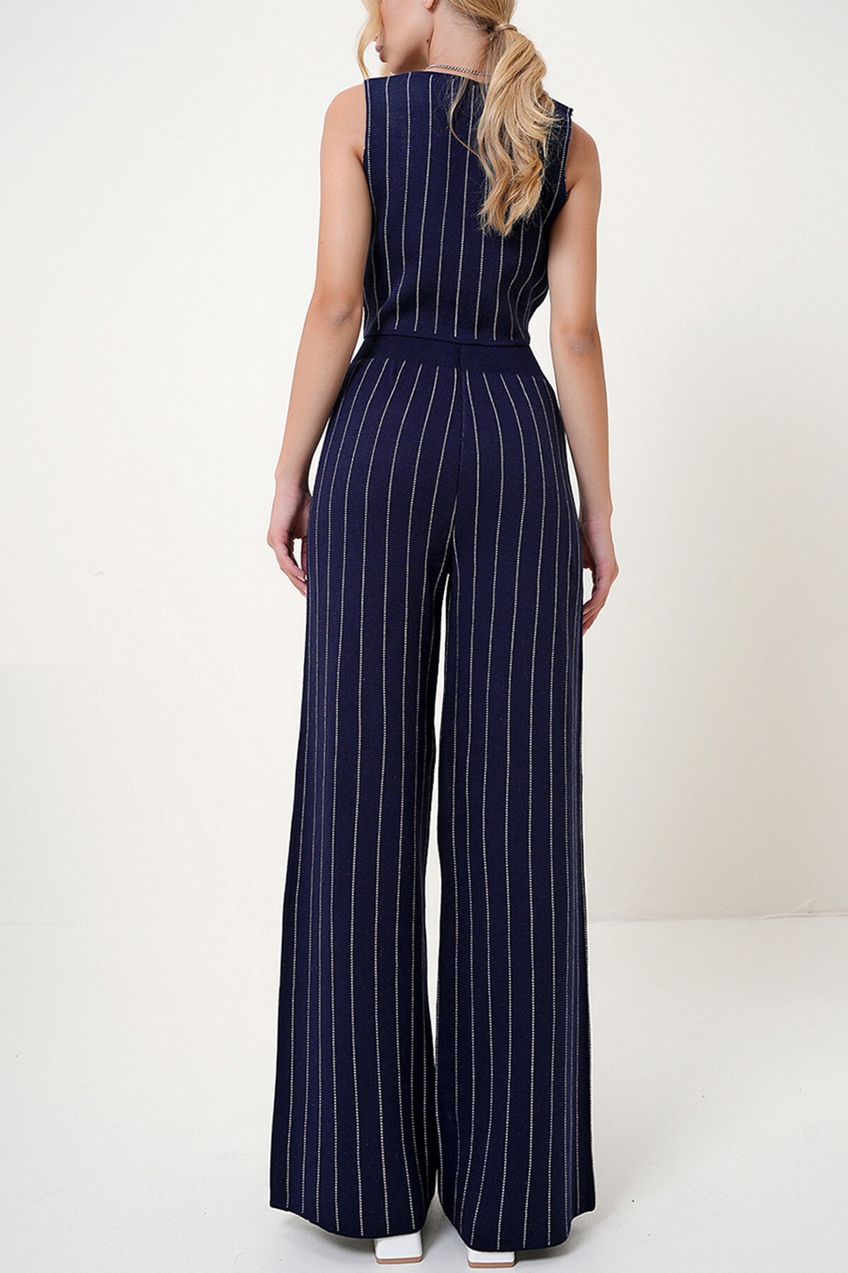 Lacivert V Yaka Çizgili Yelek Ve Elastik Bel Pantolonlu  Triko Takım