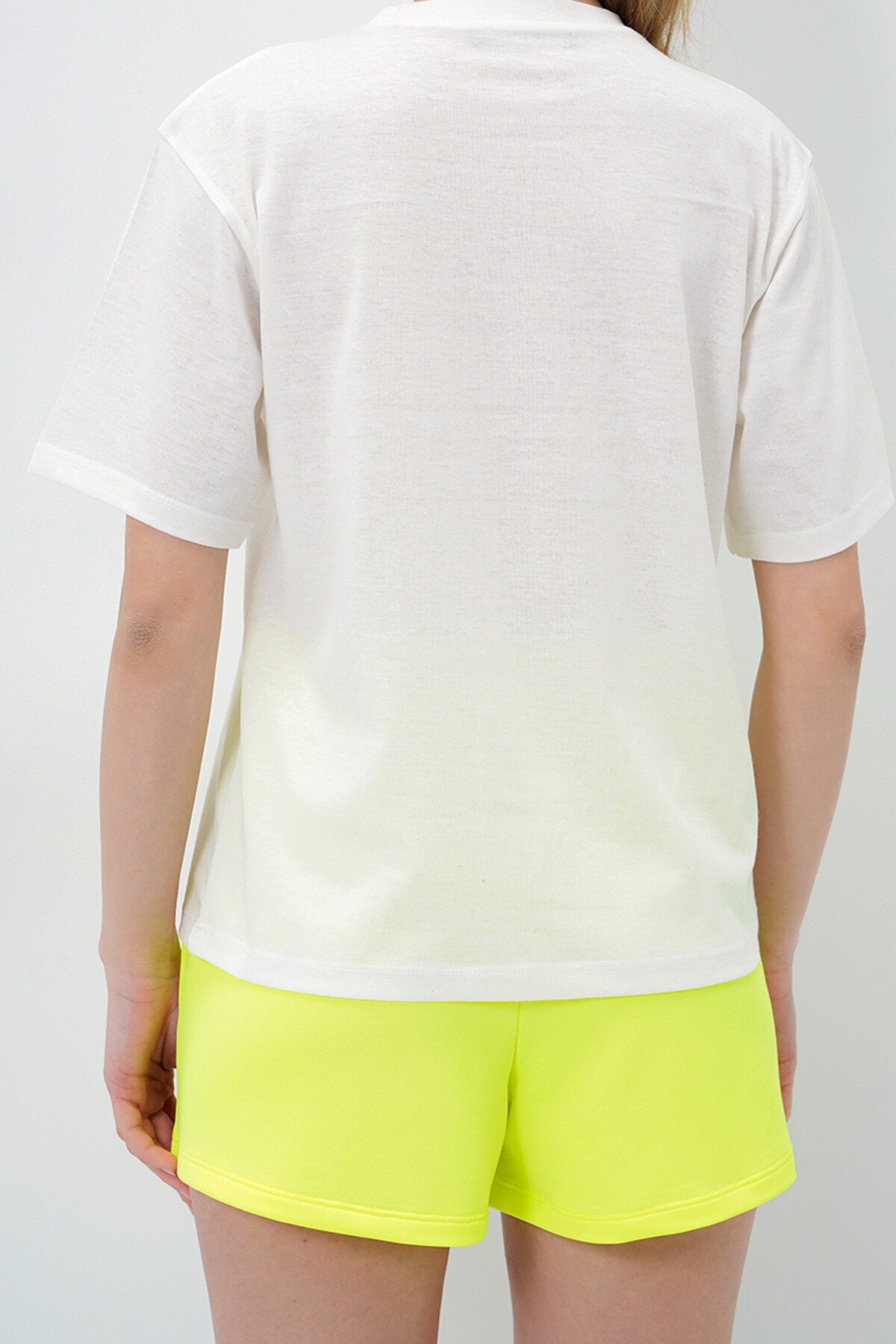 Limon Sarısı Önü Yazı Baskılı Pamuklu Basic T Shırt Ve Şortlu Penye Alt Üst Takım