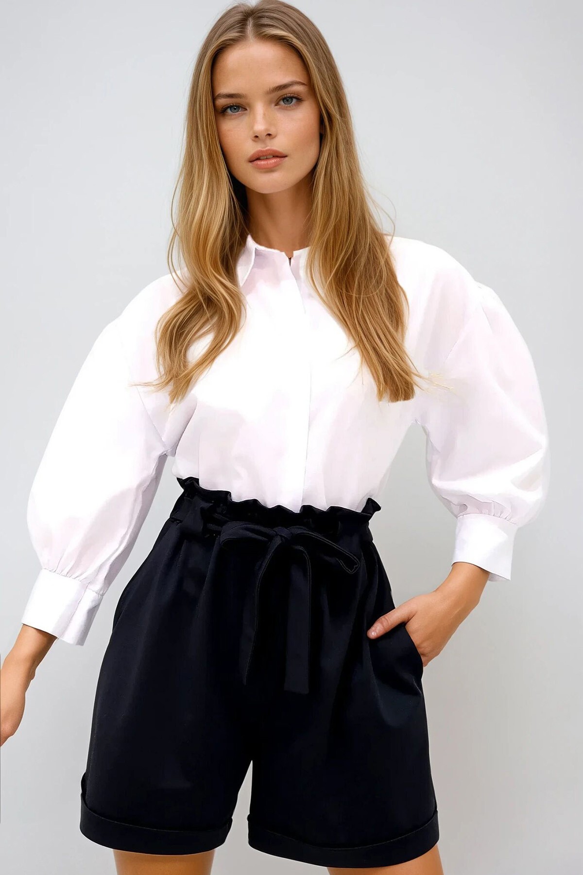 Mat Siyah Beli Lastikli Kemerli Çift Cep Duble Paça Carrot Gabardin Şort