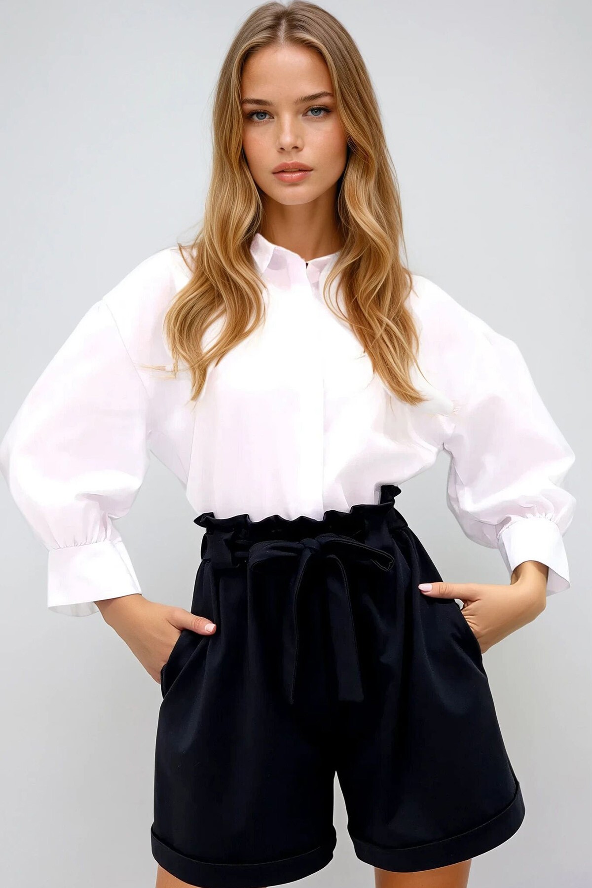 Mat Siyah Beli Lastikli Kemerli Çift Cep Duble Paça Carrot Gabardin Şort