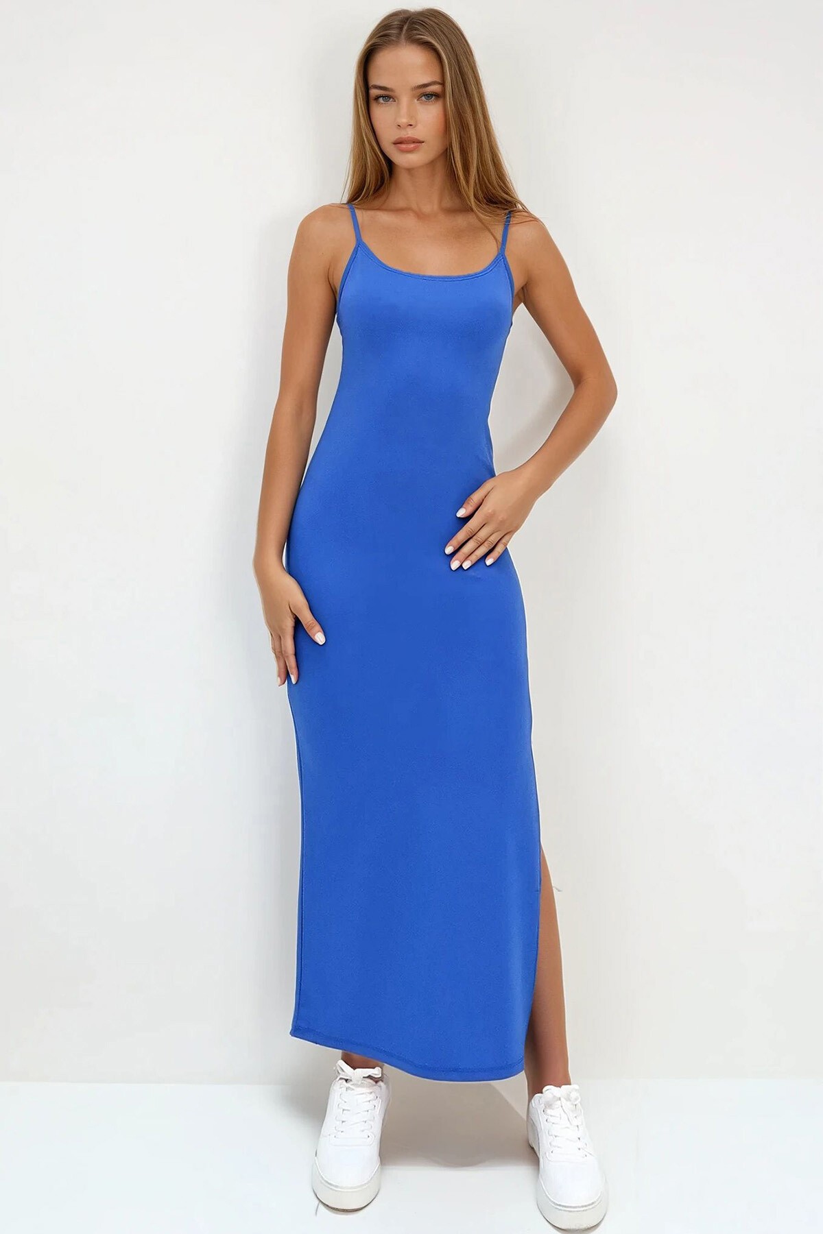 Mavi Askılı Sırt Dekolteli  Yırtmaçlı Örme Krep Elbise