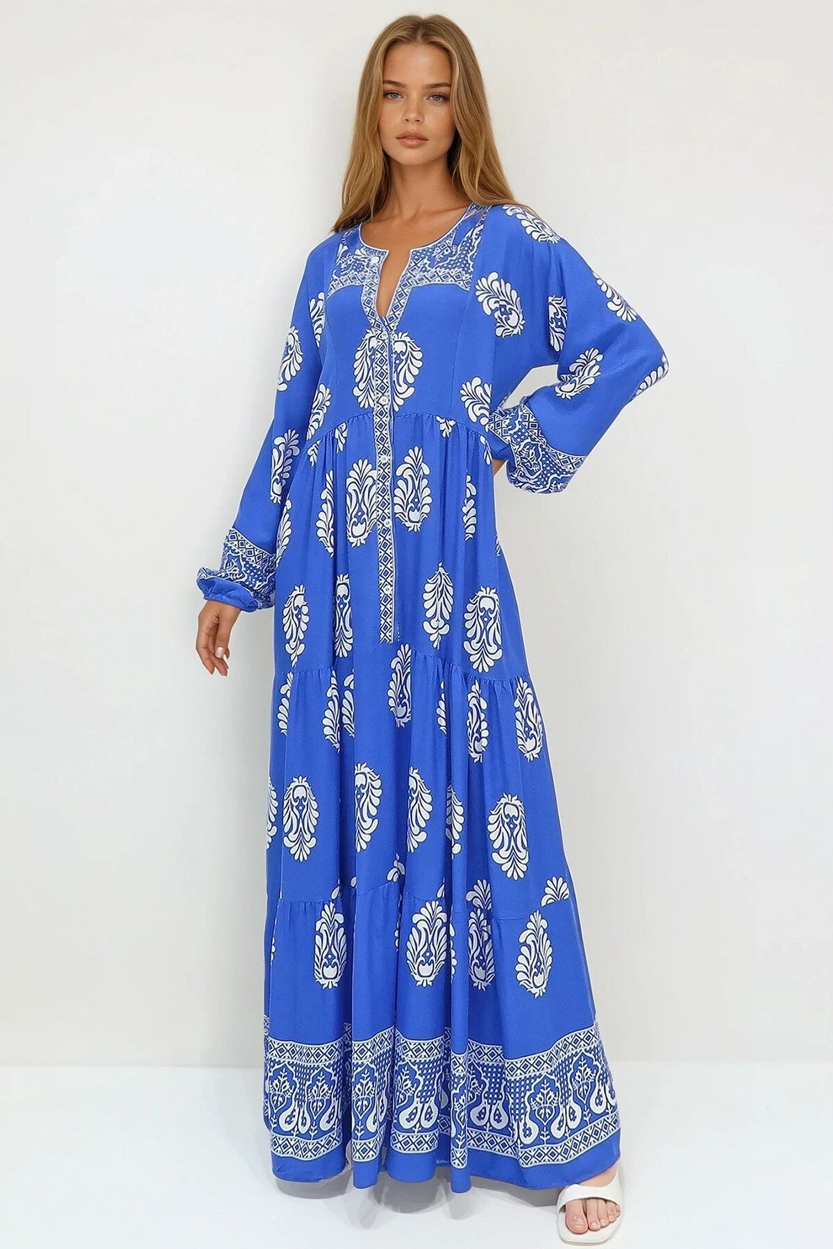 Mavi Beyaz Hakim Yaka Şal Desenli Maxi Boy Elbise