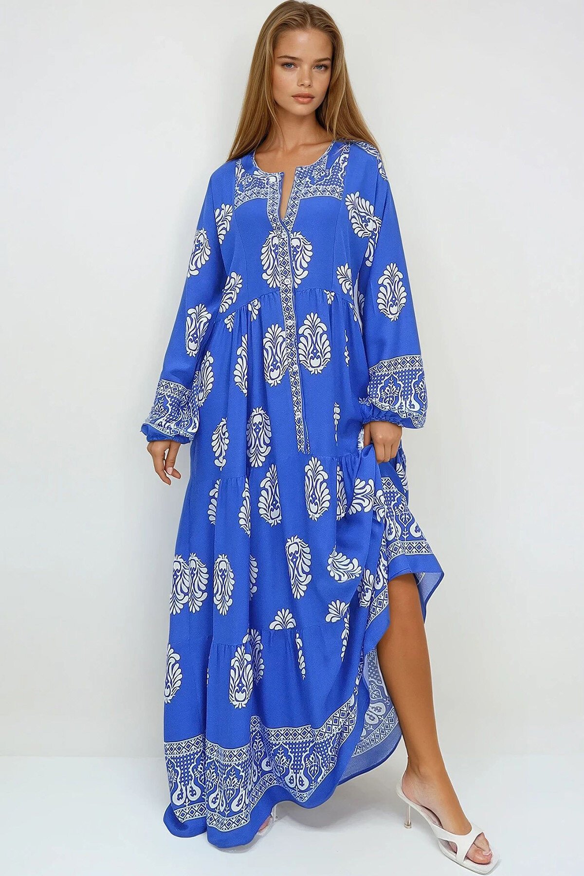 Mavi Beyaz Hakim Yaka Şal Desenli Maxi Boy Elbise