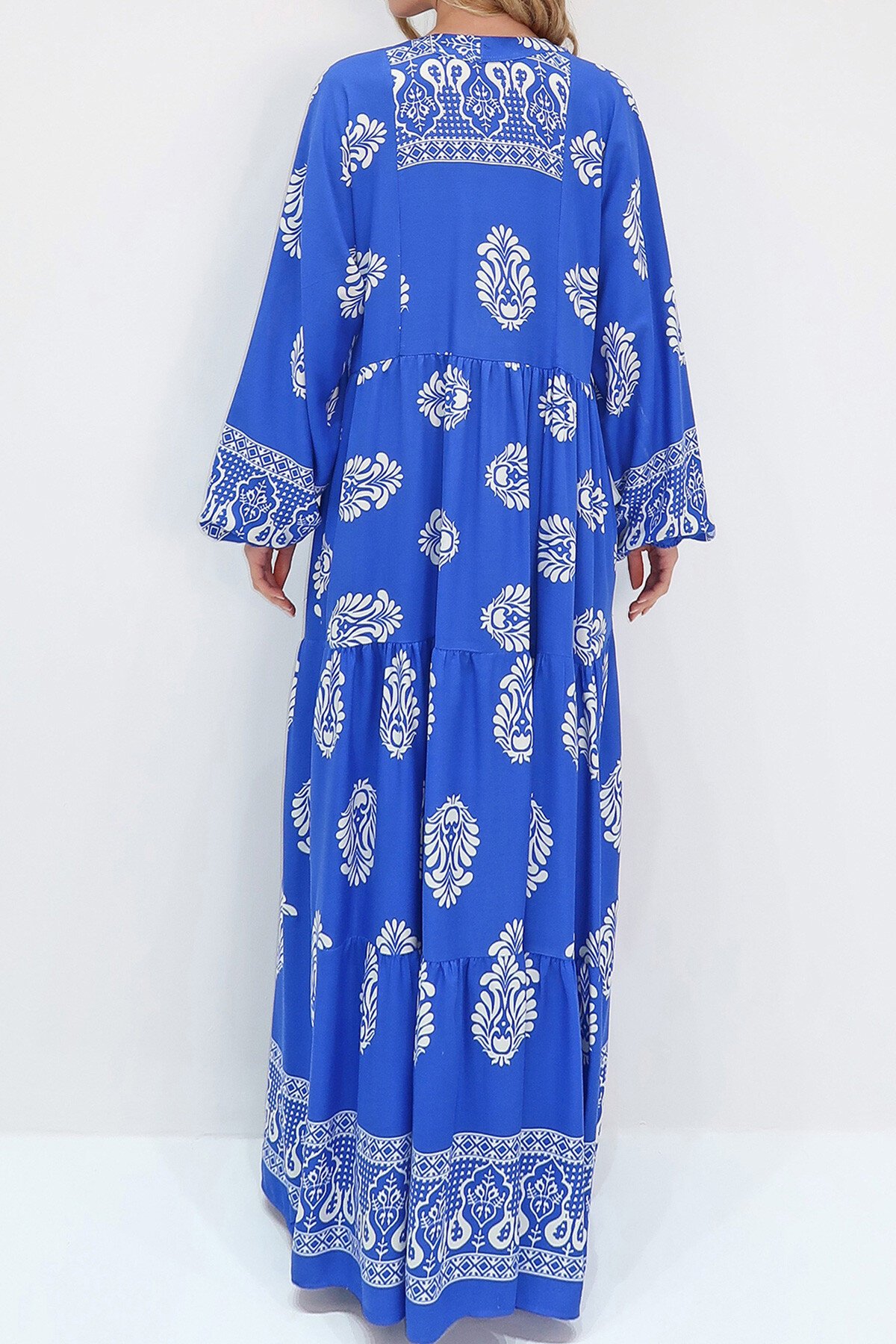 Mavi Beyaz Hakim Yaka Şal Desenli Maxi Boy Elbise