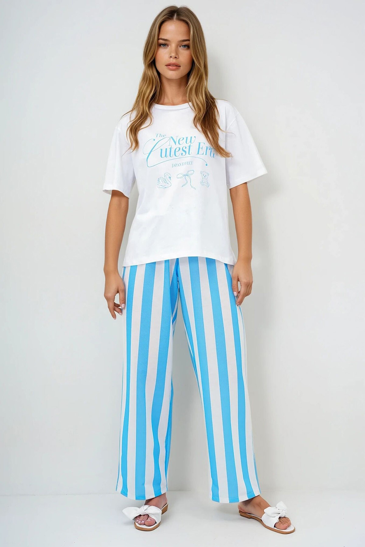 Mavi Beyaz Yazı Baskılı Basic T Shirt Ve Çizgili Pantolonlu Örme Pijama Takımı